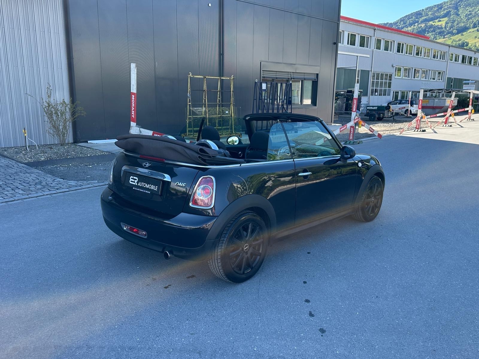 MINI One Cabriolet-image-4