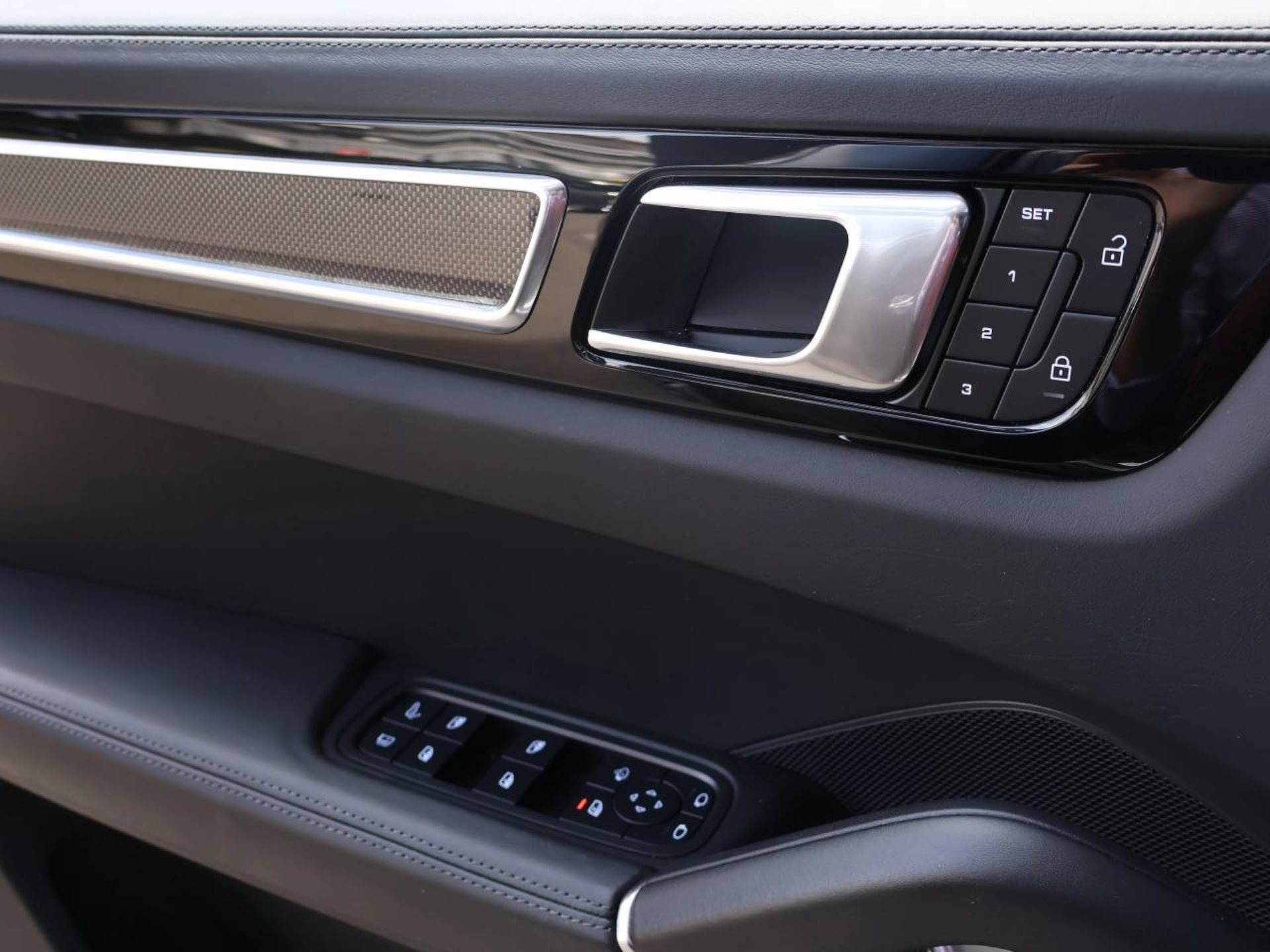 PORSCHE Cayenne Turbo S E-Hybrid Coupé-image-30