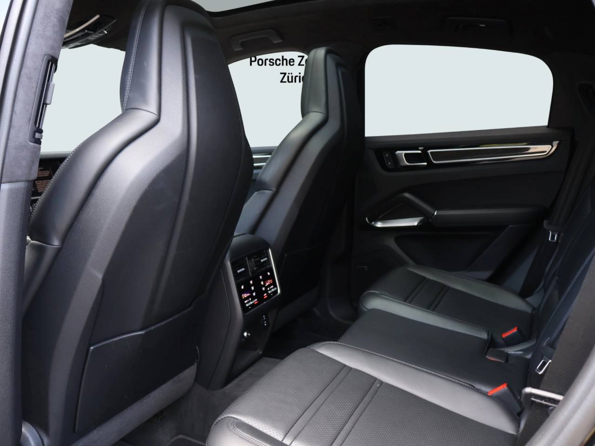 PORSCHE Cayenne Turbo S E-Hybrid Coupé-image-16
