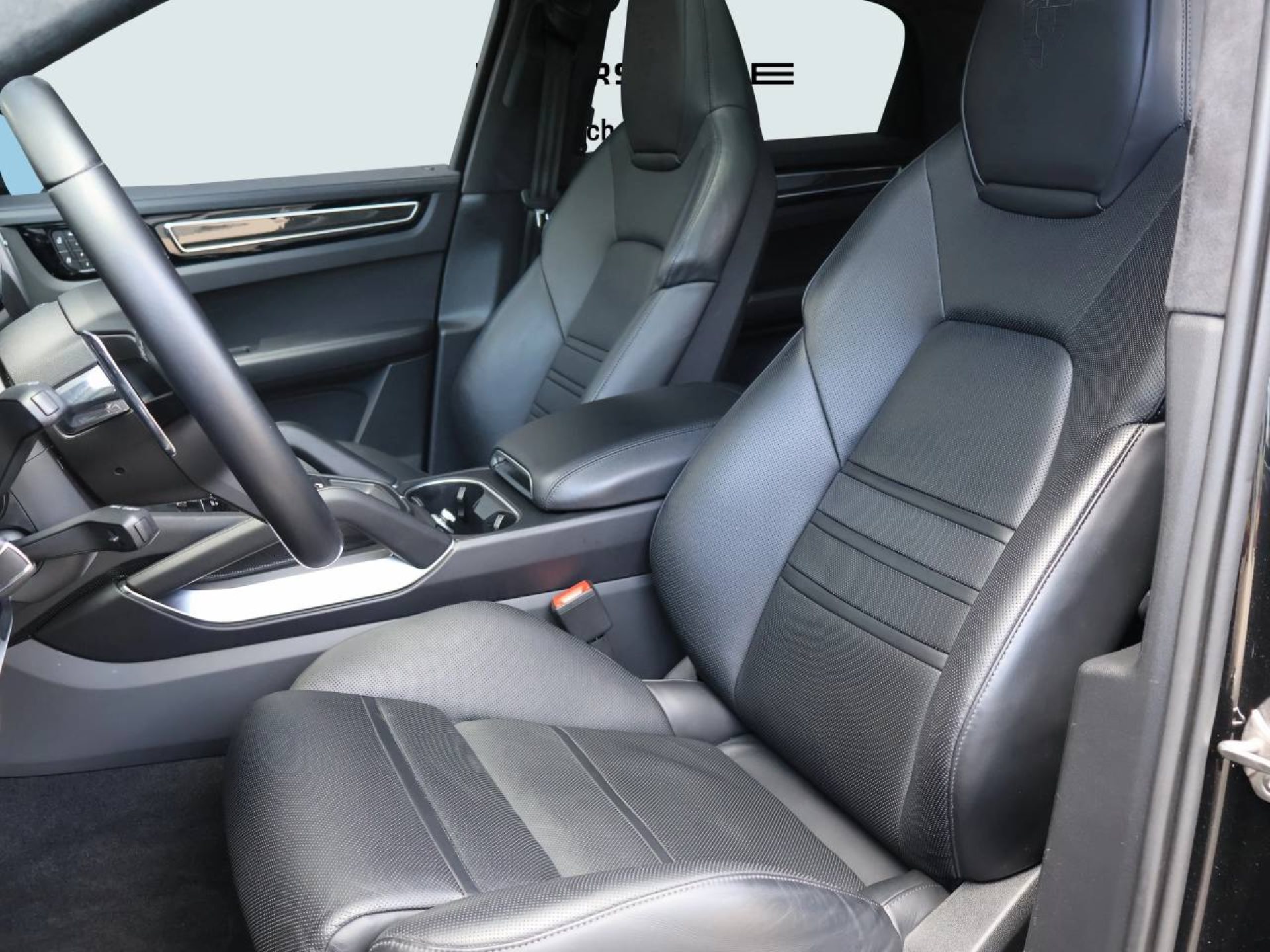 PORSCHE Cayenne Turbo S E-Hybrid Coupé-image-4