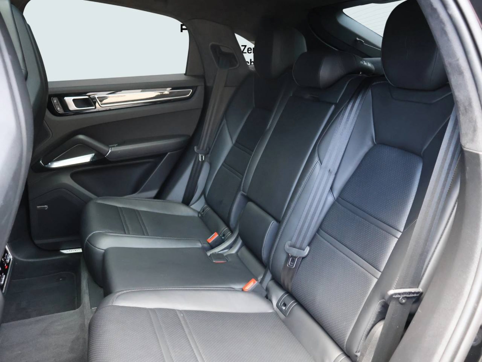 PORSCHE Cayenne Turbo S E-Hybrid Coupé-image-14