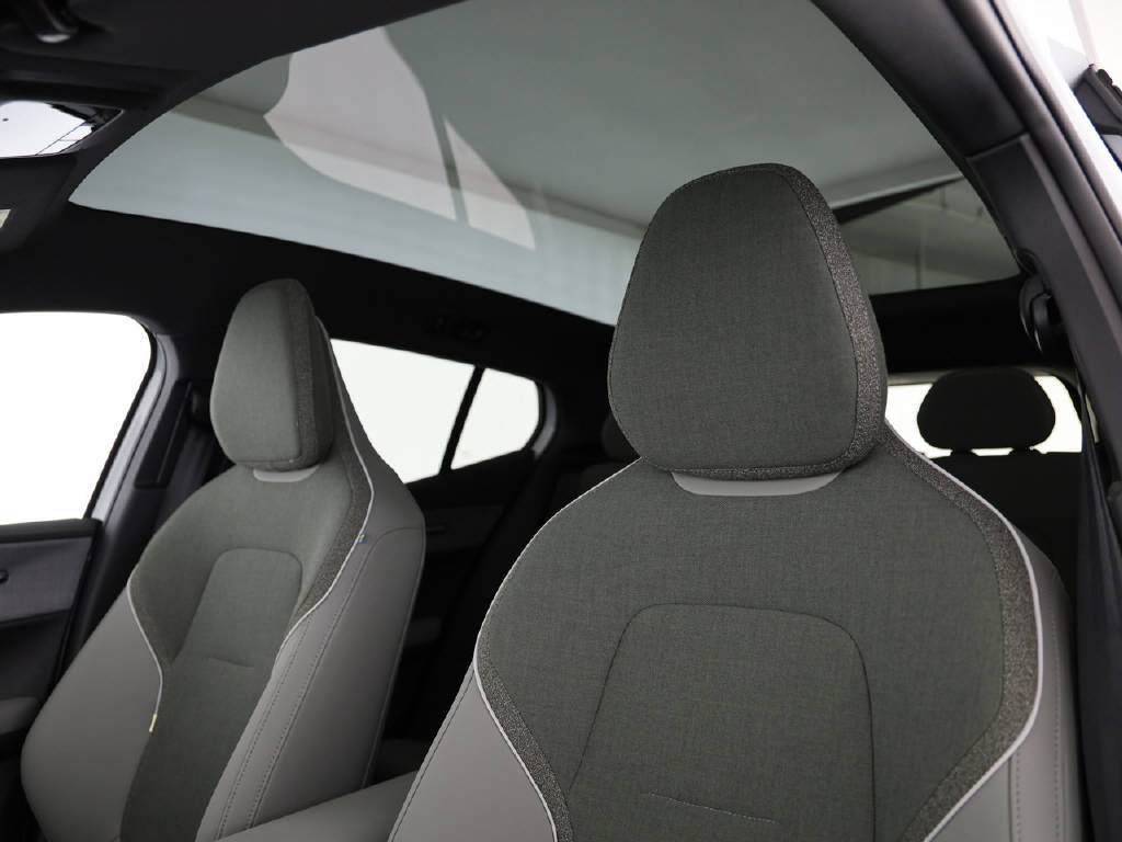 VOLVO EX 30 Cross Country P8 Ultra AWD-image-17