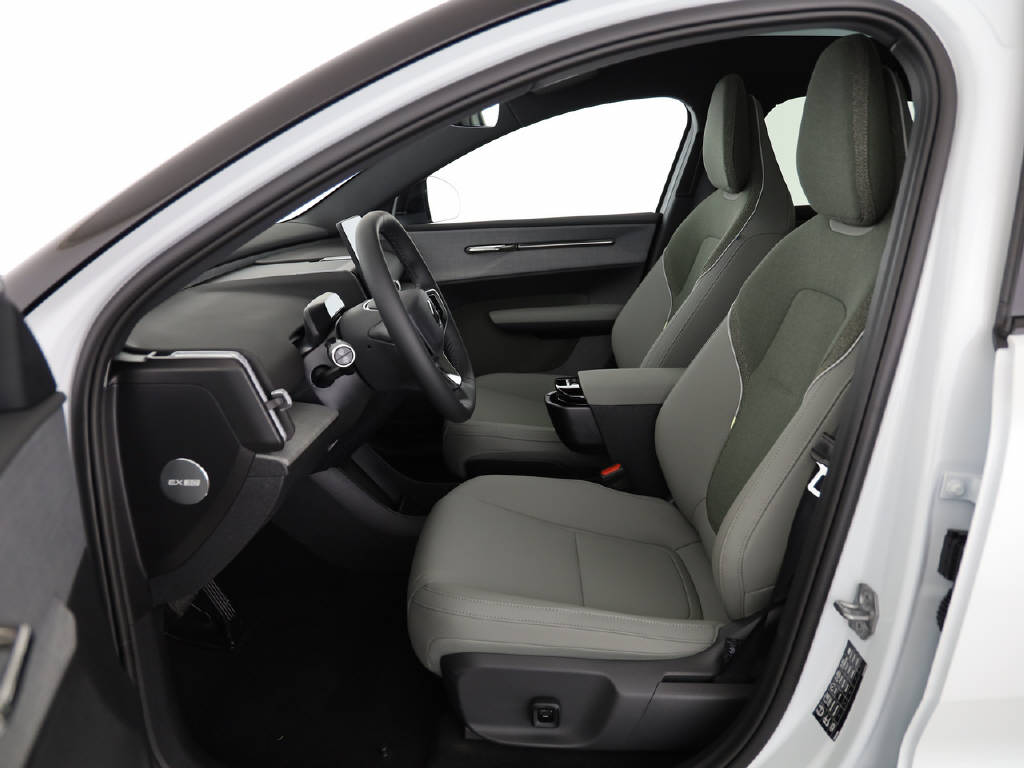 VOLVO EX 30 Cross Country P8 Ultra AWD-image-18