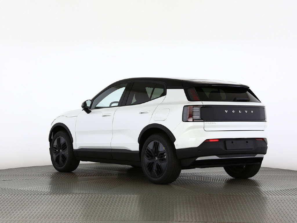 VOLVO EX 30 Cross Country P8 Ultra AWD-image-4