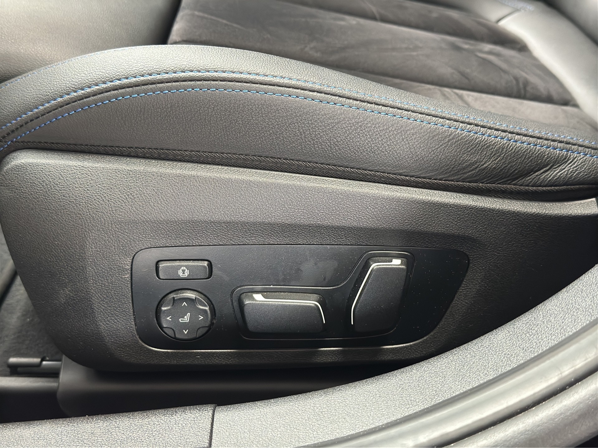 BMW M340d xDrive 48V Touring M Sport Pro Shadow Line Steptronic-image-9
