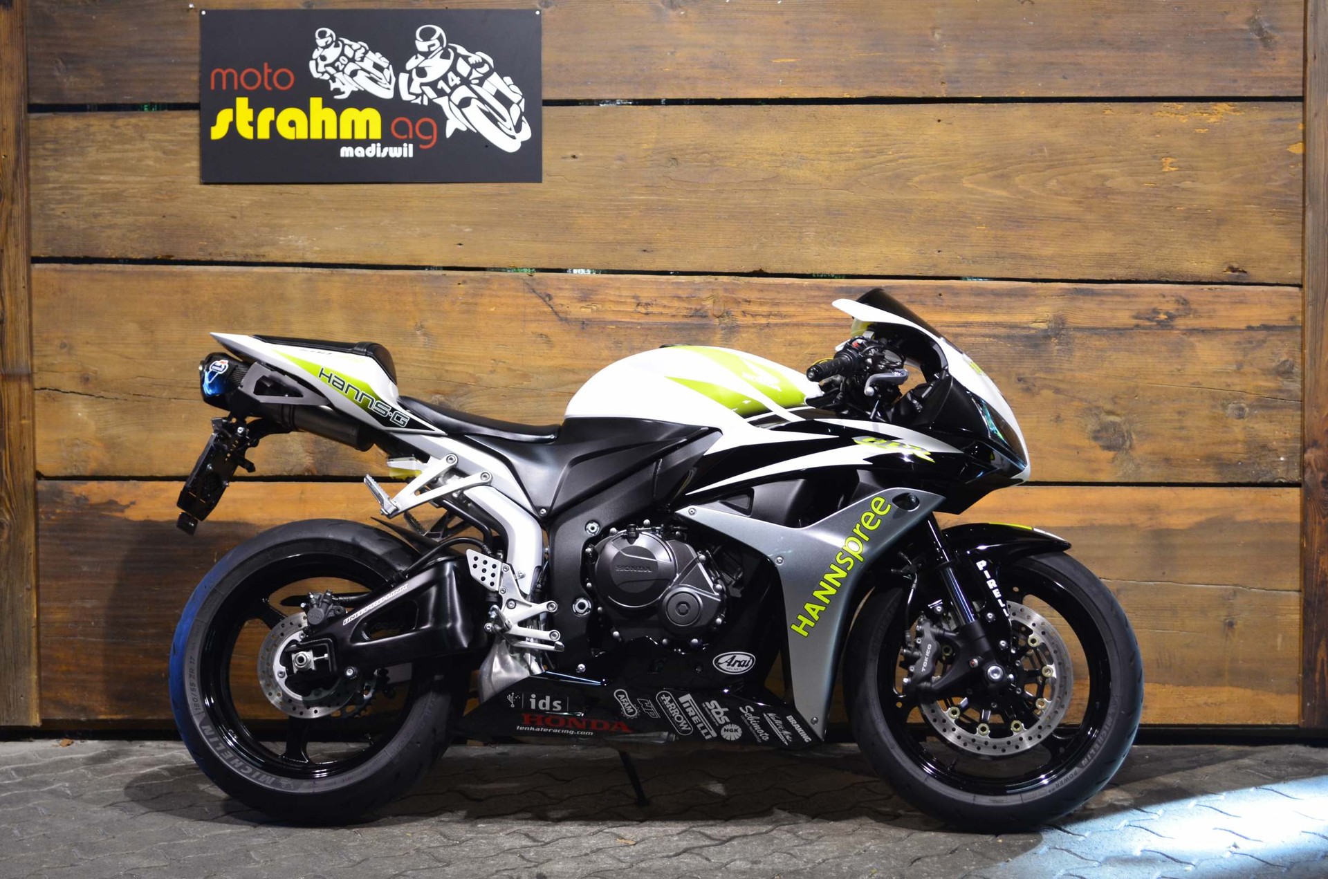 HONDA CBR 600 RR-showroom-element-1