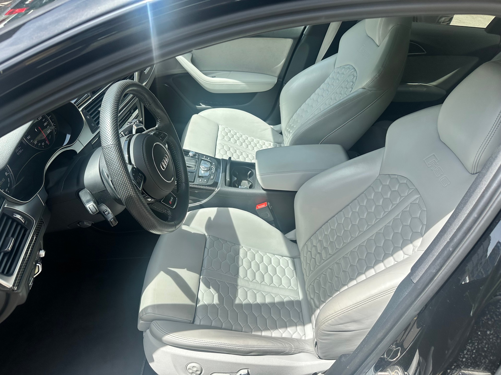 AUDI RS6 Avant 4.0 TFSI V8 performance quattro-image-11