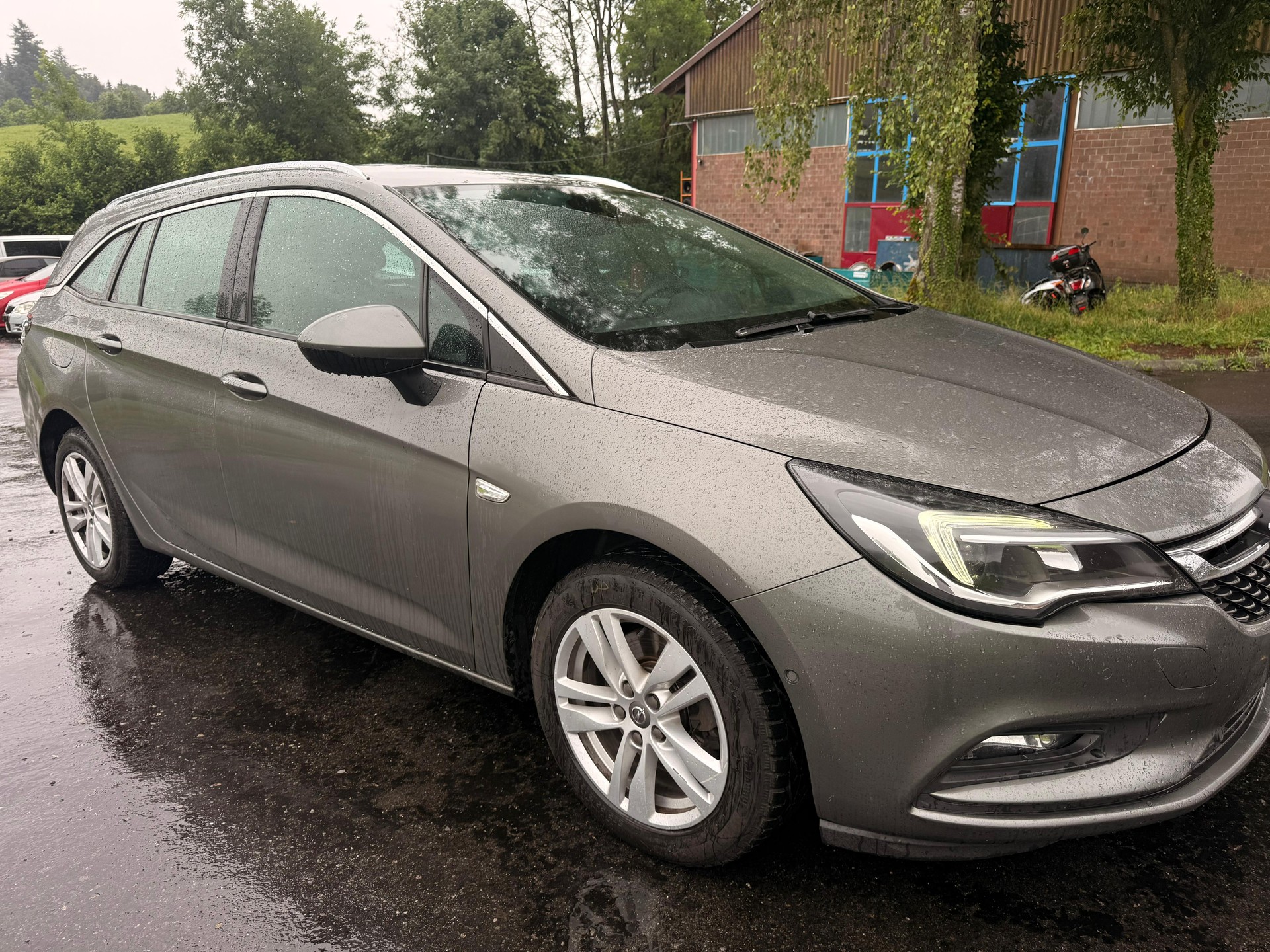 OPEL Astra Sports Tourer 1.6 CDTi Black Edition Automat-image-2