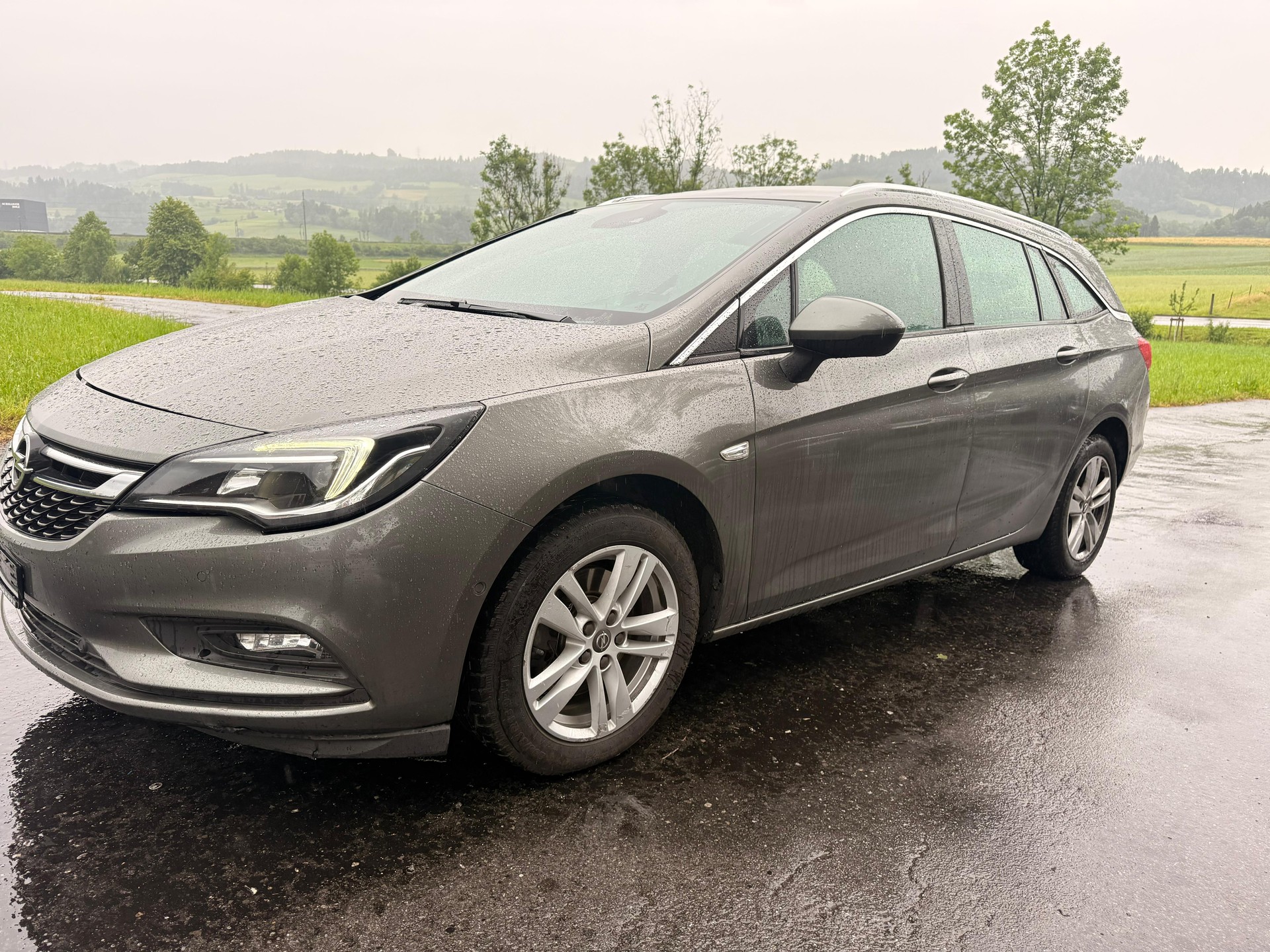 OPEL Astra Sports Tourer 1.6 CDTi Black Edition Automat-image-1