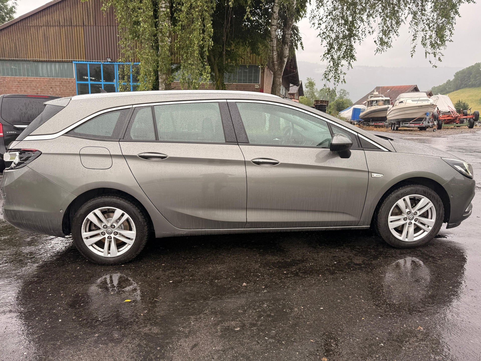 OPEL Astra Sports Tourer 1.6 CDTi Black Edition Automat-image-3