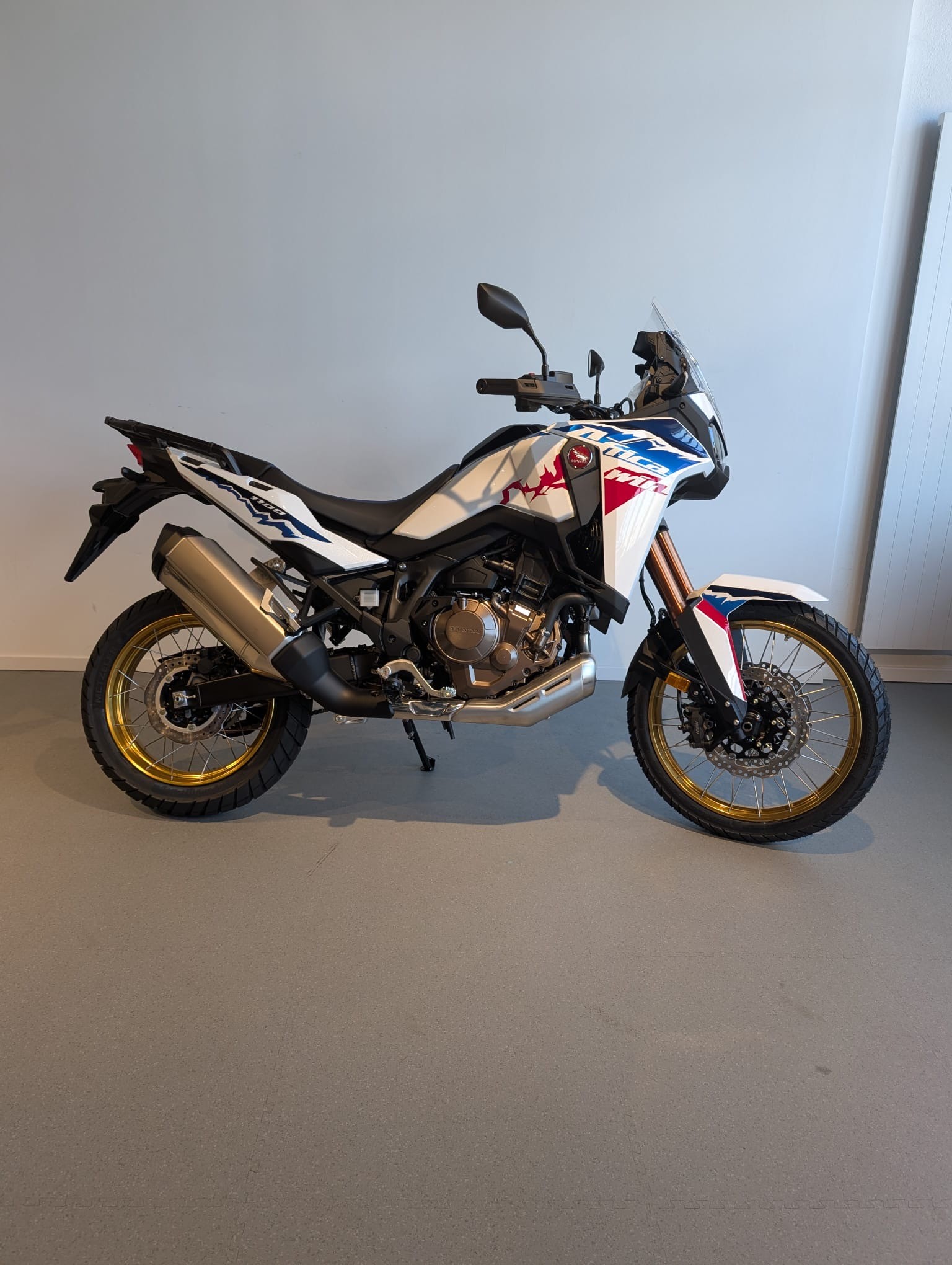 HONDA CRF 1100 Africa Twin-image-1