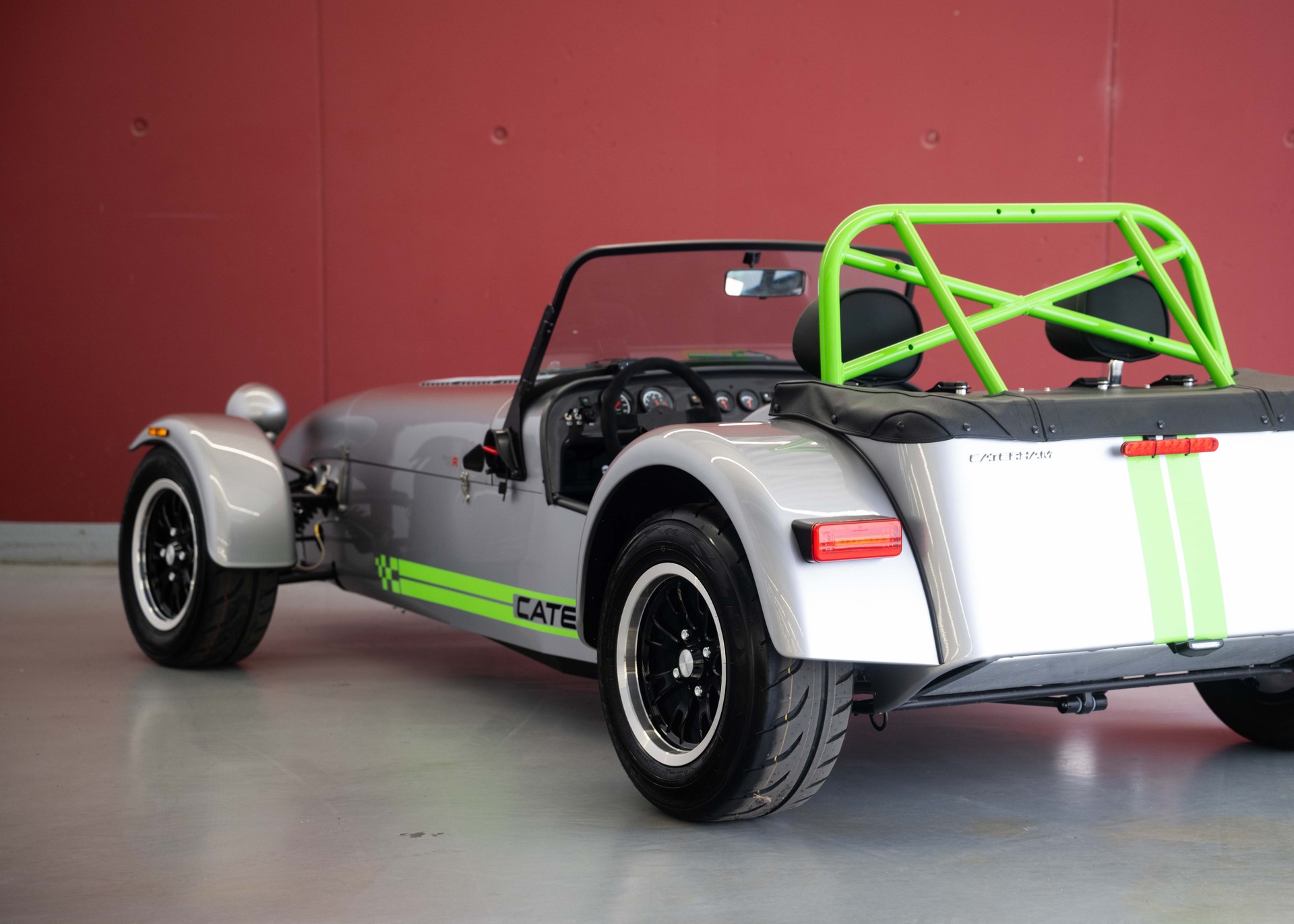CATERHAM Seven 340R SV (MY26, Swiss new car, Chainmail Silver exclusive paint, Signature Sport Hex seats, 24-month factory warranty)-image-10