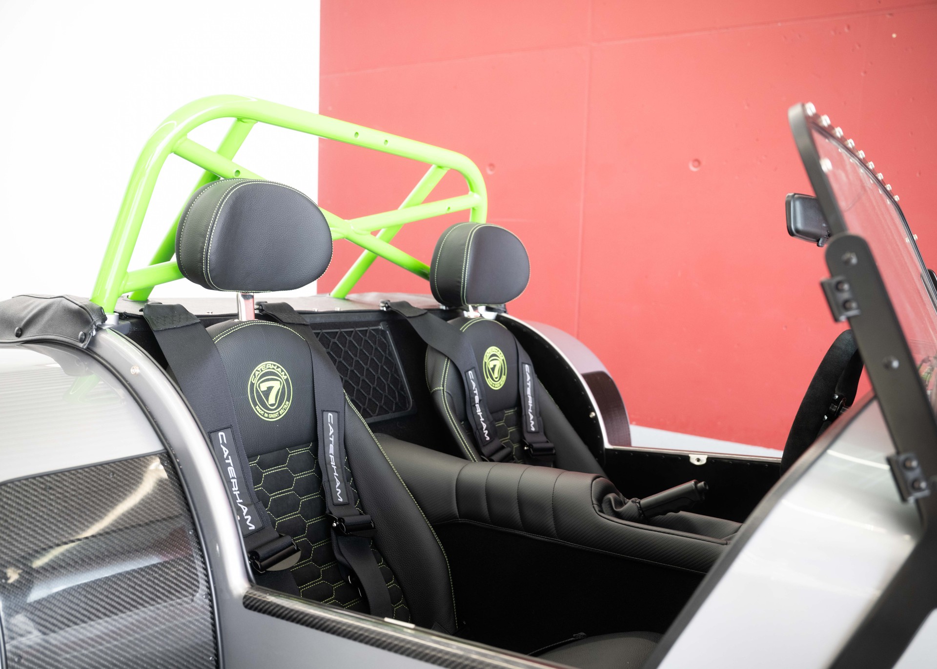 CATERHAM Seven 340R SV (MY26, Swiss new car, Chainmail Silver exclusive paint, Signature Sport Hex seats, 24-month factory warranty)-image-25