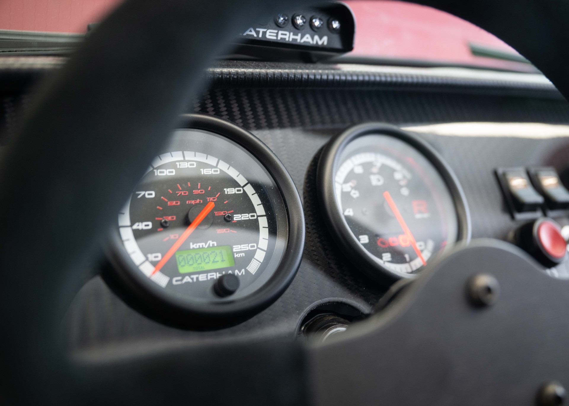 CATERHAM Seven 340R SV (MY26, Swiss new car, Chainmail Silver exclusive paint, Signature Sport Hex seats, 24-month factory warranty)-image-28