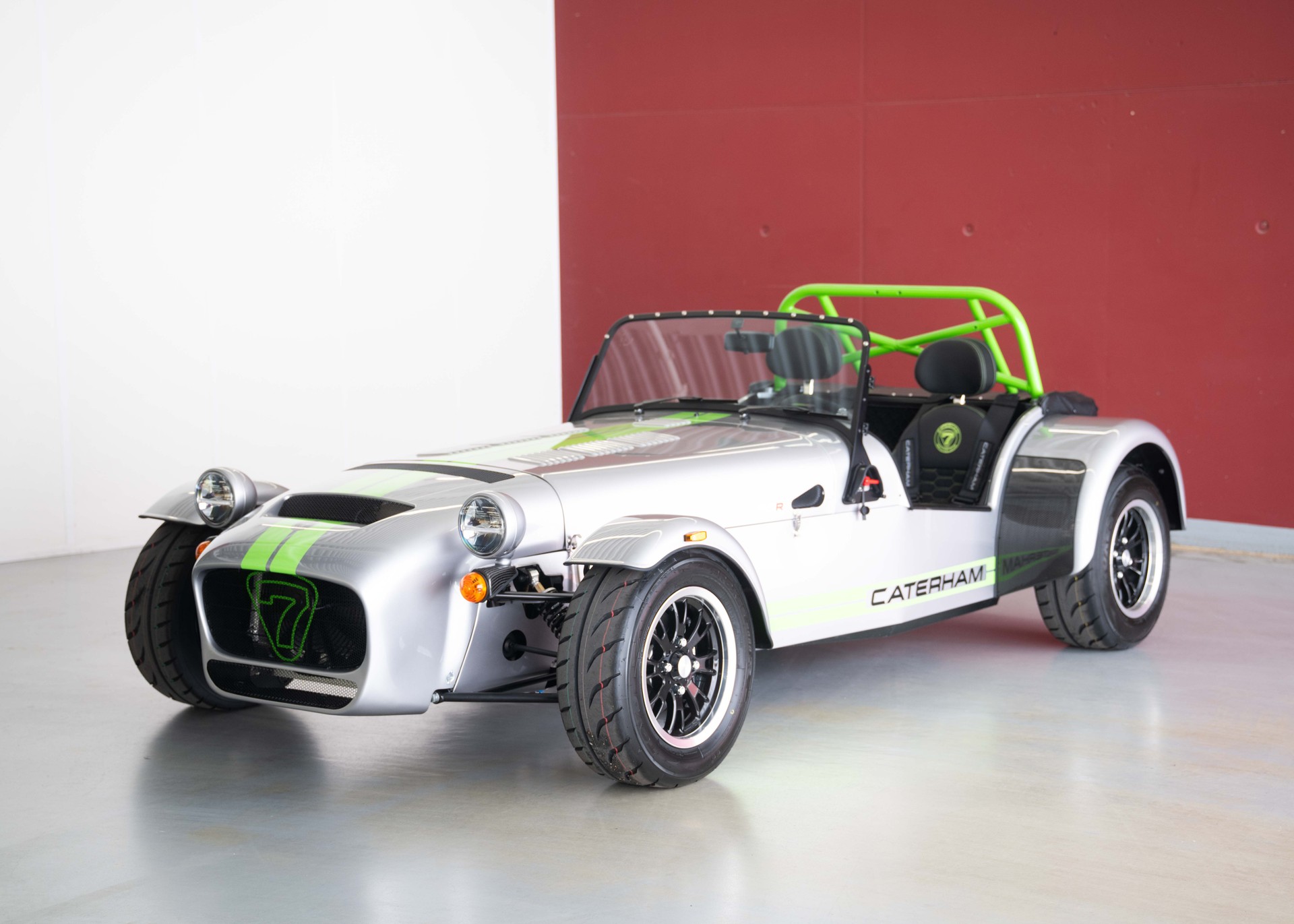CATERHAM Seven 340R SV (MY26, Swiss new car, Chainmail Silver exclusive paint, Signature Sport Hex seats, 24-month factory warranty)-image-4