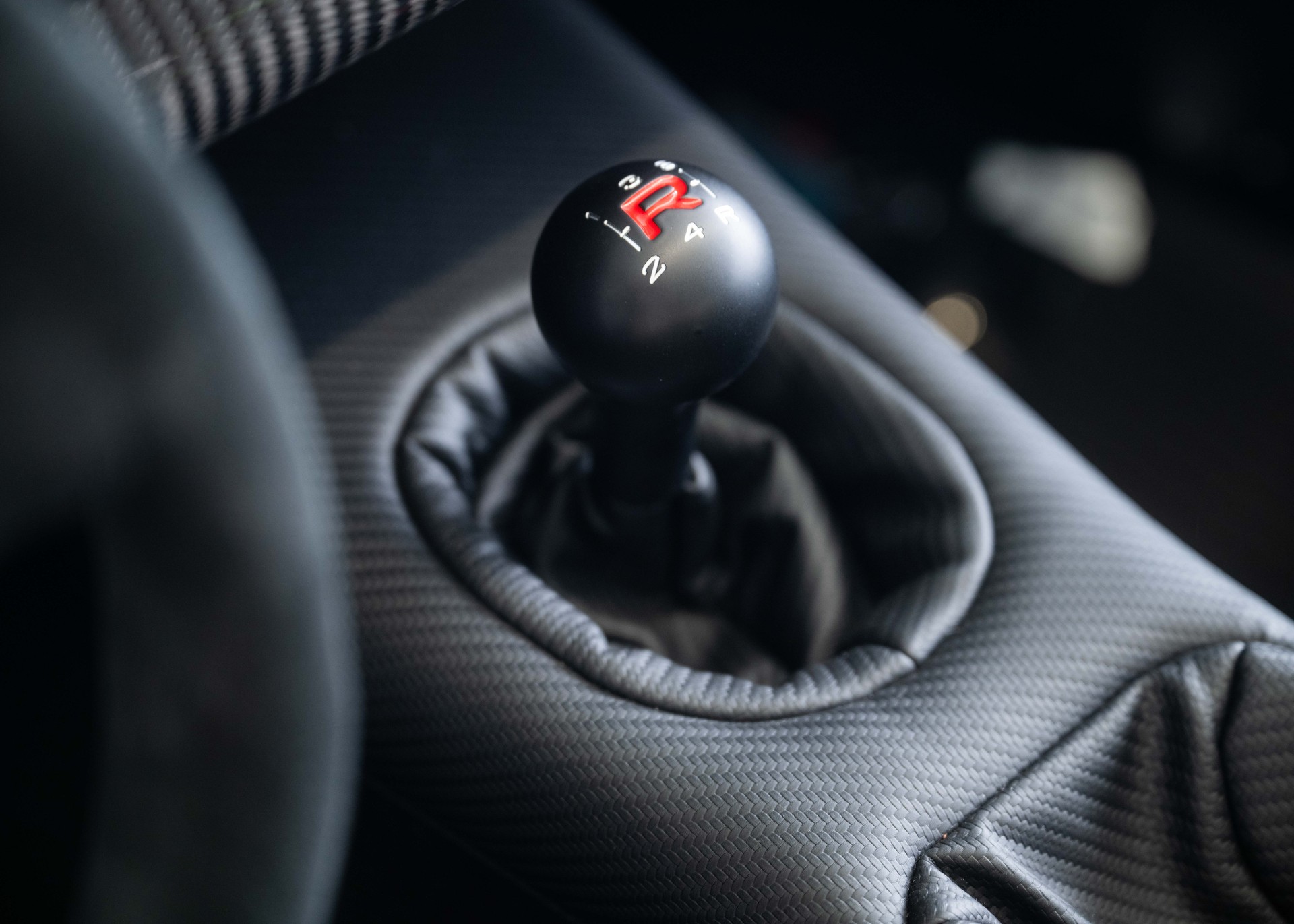 CATERHAM Seven 340R SV (MY26, Swiss new car, Chainmail Silver exclusive paint, Signature Sport Hex seats, 24-month factory warranty)-image-29