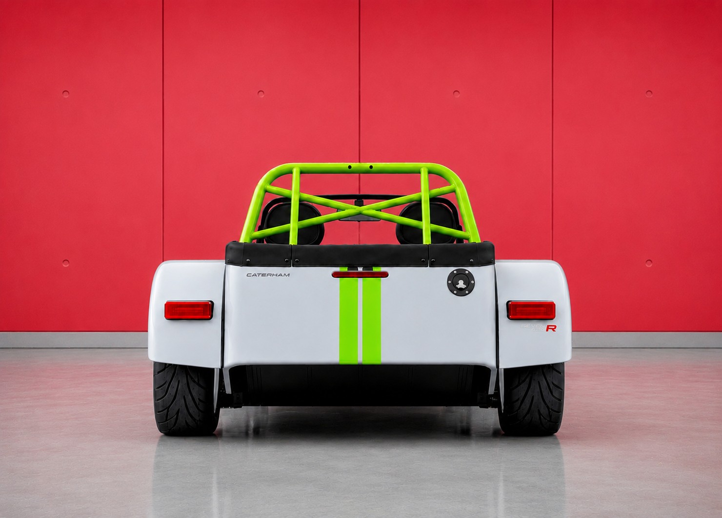 CATERHAM Seven 340R SV (MY26, Swiss new car, Chainmail Silver paint, Signature Sport Hex seats, 24-month factory warranty)-showroom-element-3