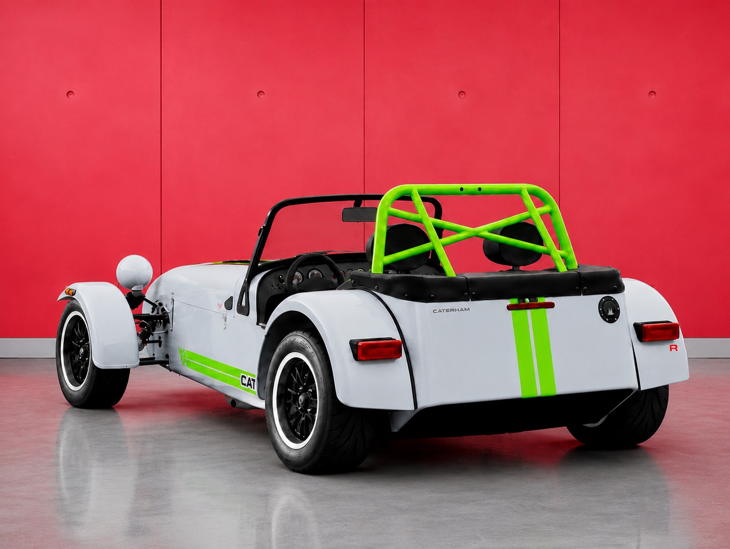 CATERHAM Seven 340R SV (MY26, Swiss new car, Chainmail Silver paint, Signature Sport Hex seats, 24-month factory warranty)-showroom-element-1