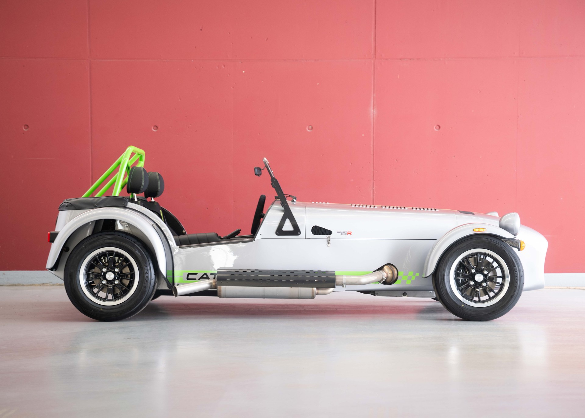 CATERHAM Seven 340R SV (MY26, Swiss new car, Chainmail Silver exclusive paint, Signature Sport Hex seats, 24-month factory warranty)-image-6