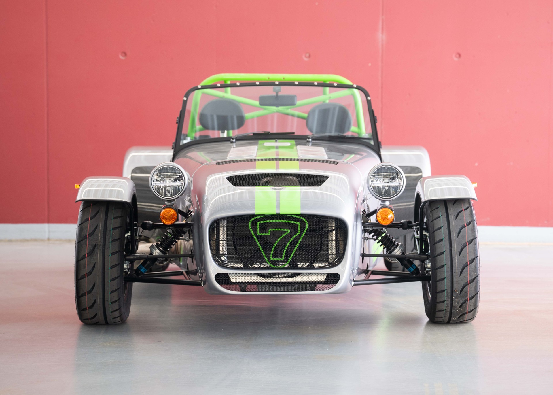CATERHAM Seven 340R SV (MY26, Swiss new car, Chainmail Silver exclusive paint, Signature Sport Hex seats, 24-month factory warranty)-showroom-element-2