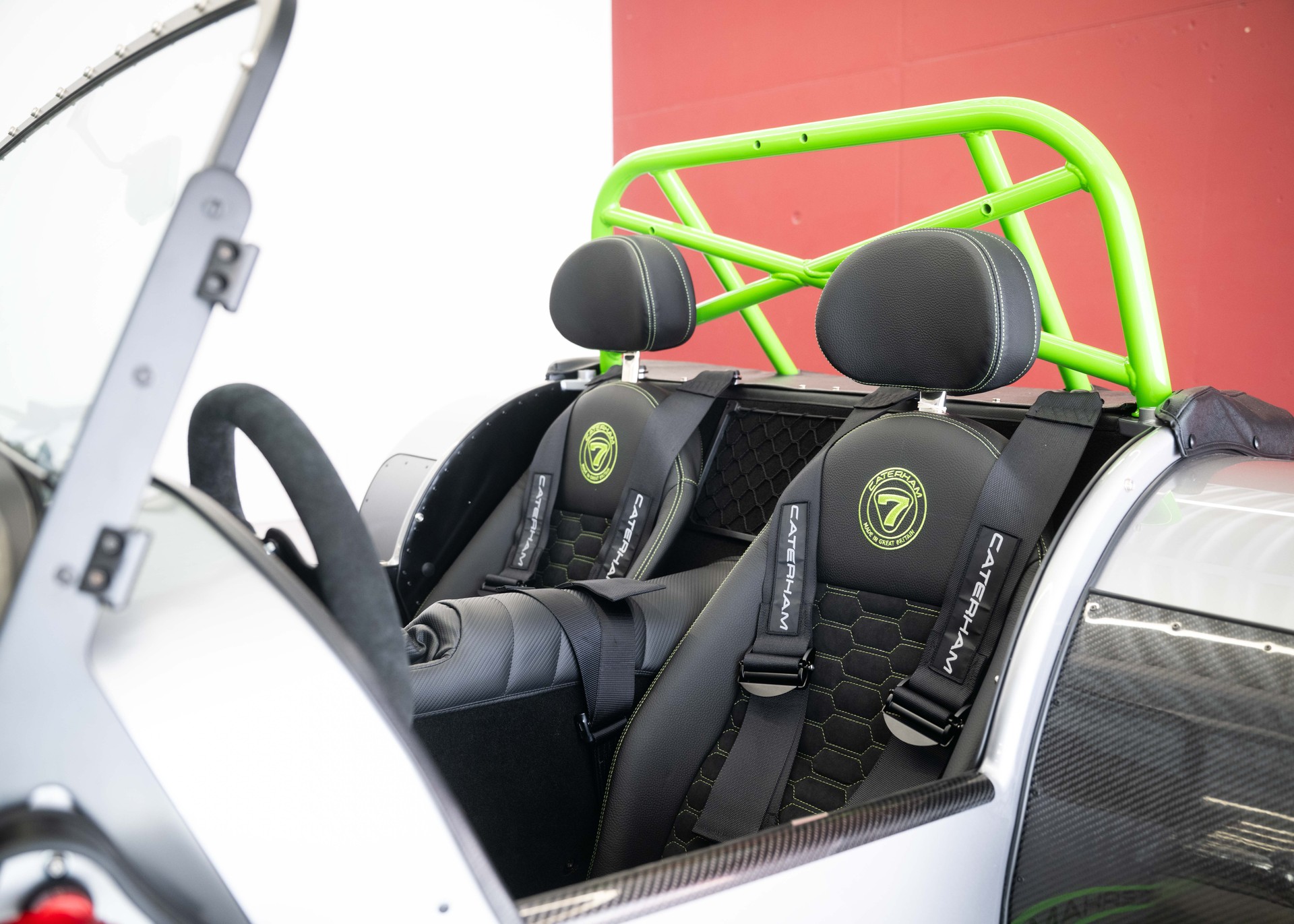 CATERHAM Seven 340R SV (MY26, Swiss new car, Chainmail Silver exclusive paint, Signature Sport Hex seats, 24-month factory warranty)-image-21