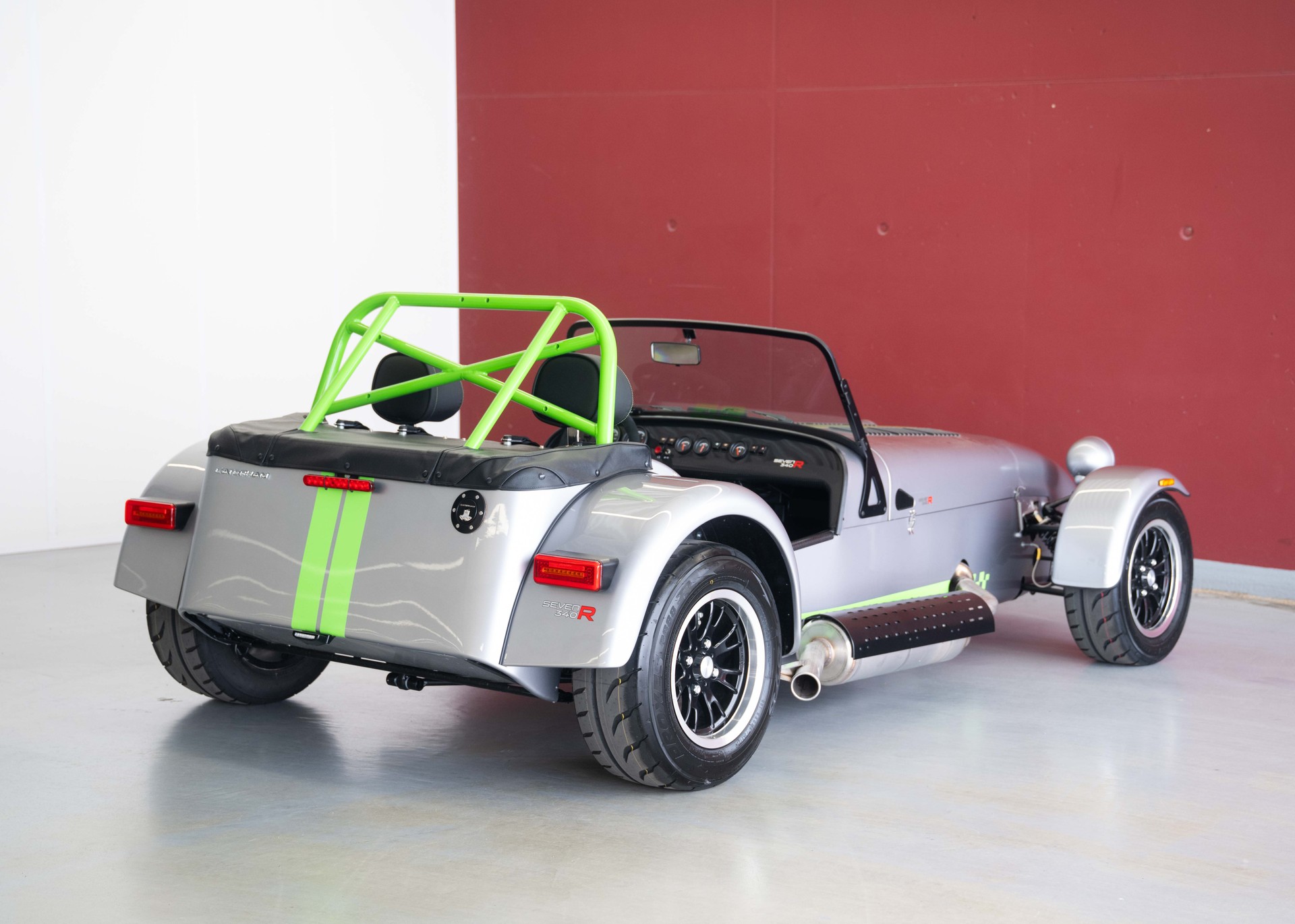 CATERHAM Seven 340R SV (MY26, Swiss new car, Chainmail Silver exclusive paint, Signature Sport Hex seats, 24-month factory warranty)-image-5