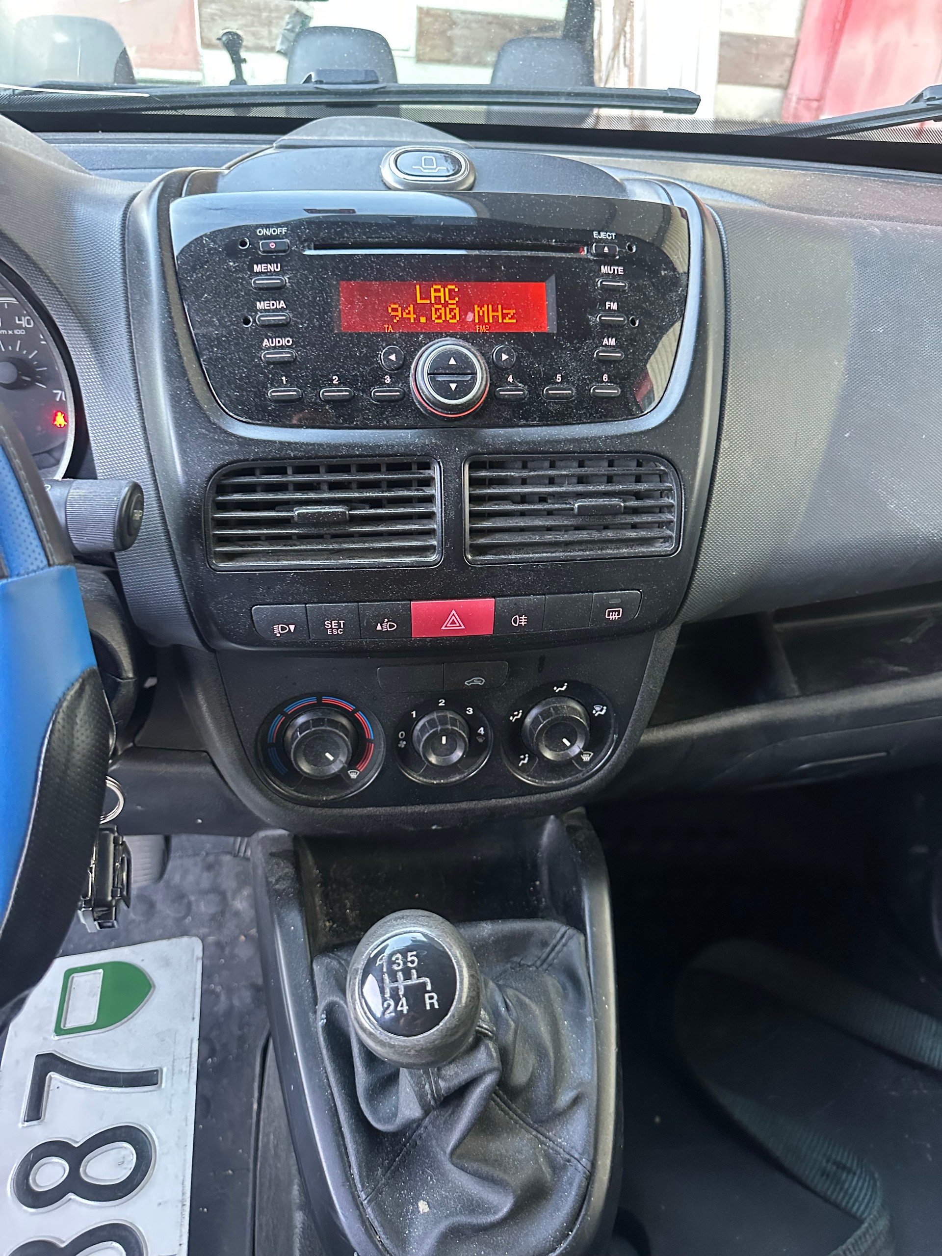 RENAULT Captur 1.5 dCi Privilège-image-13