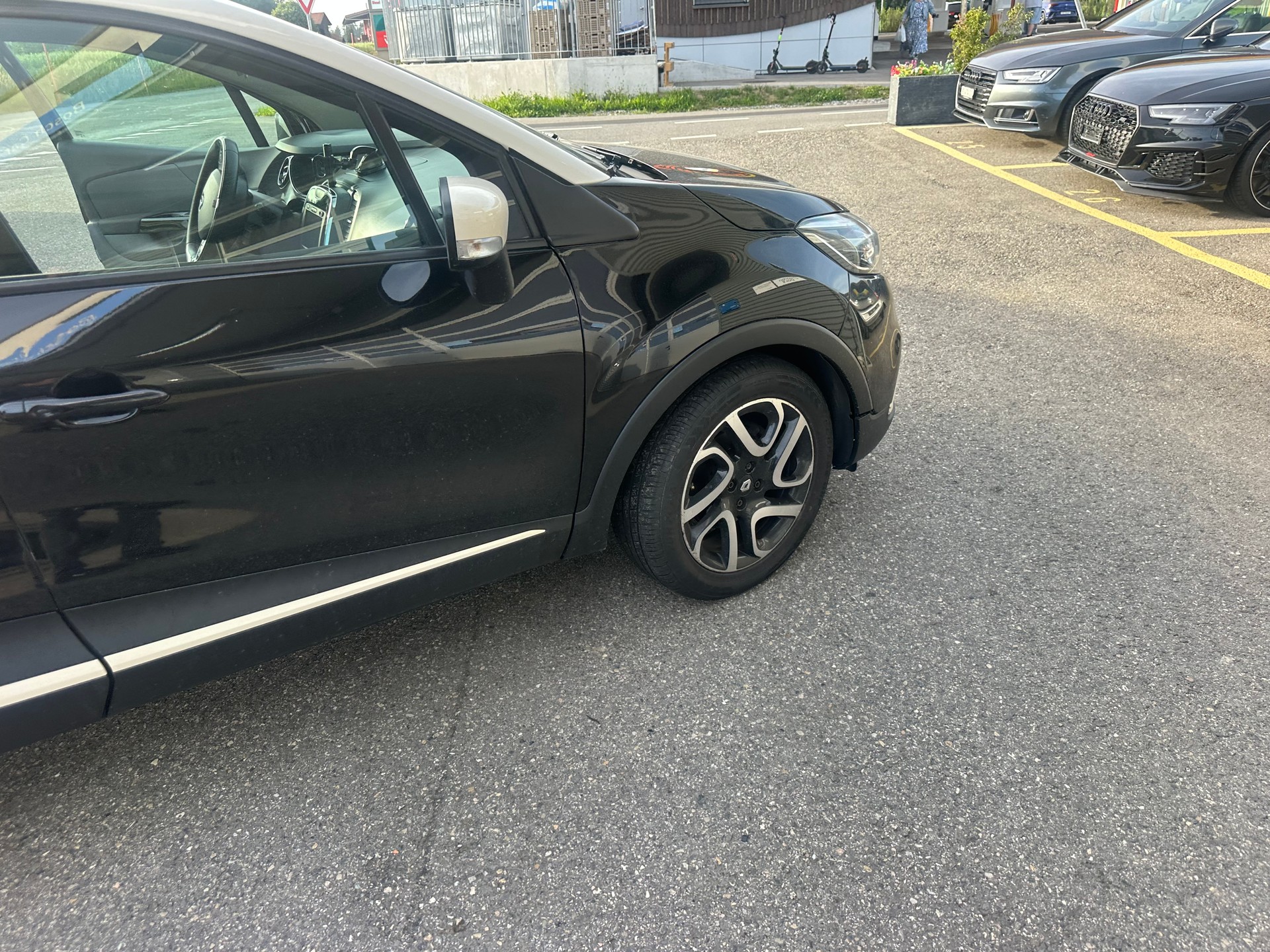 RENAULT Captur 1.5 dCi Privilège-image-1