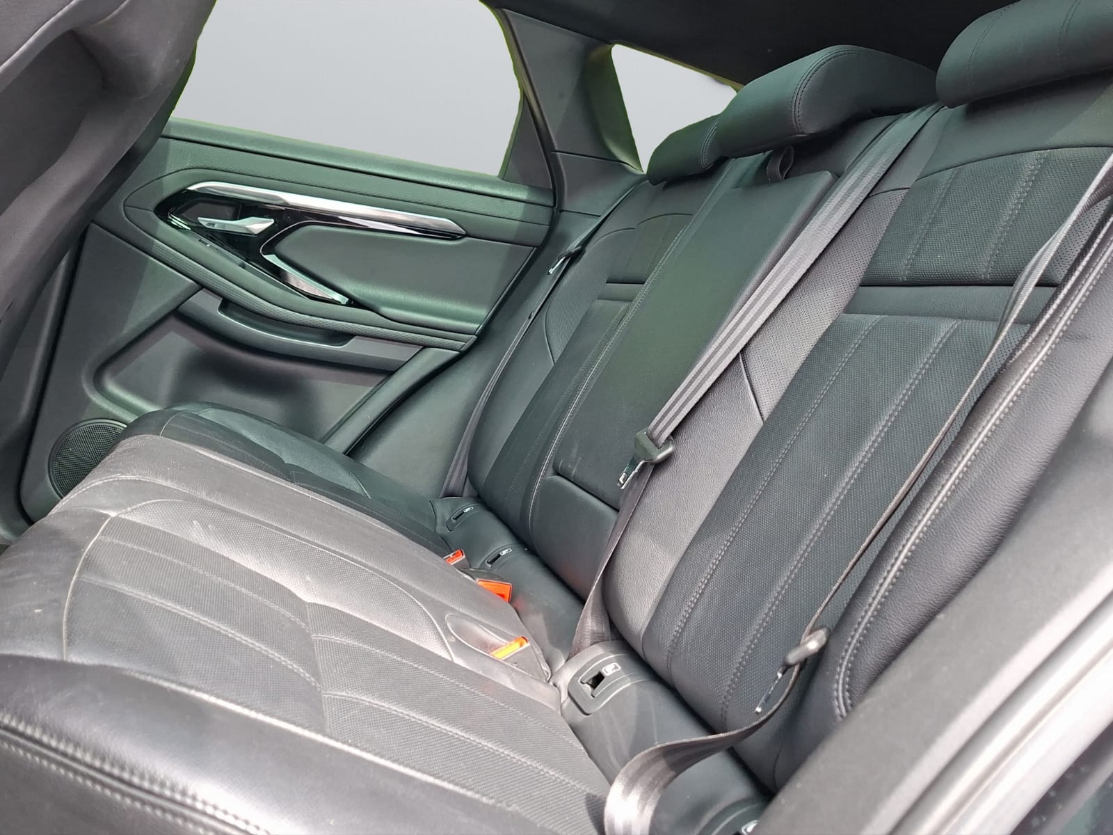 LAND ROVER Range Rover Evoque D 150 S AT9-image-9