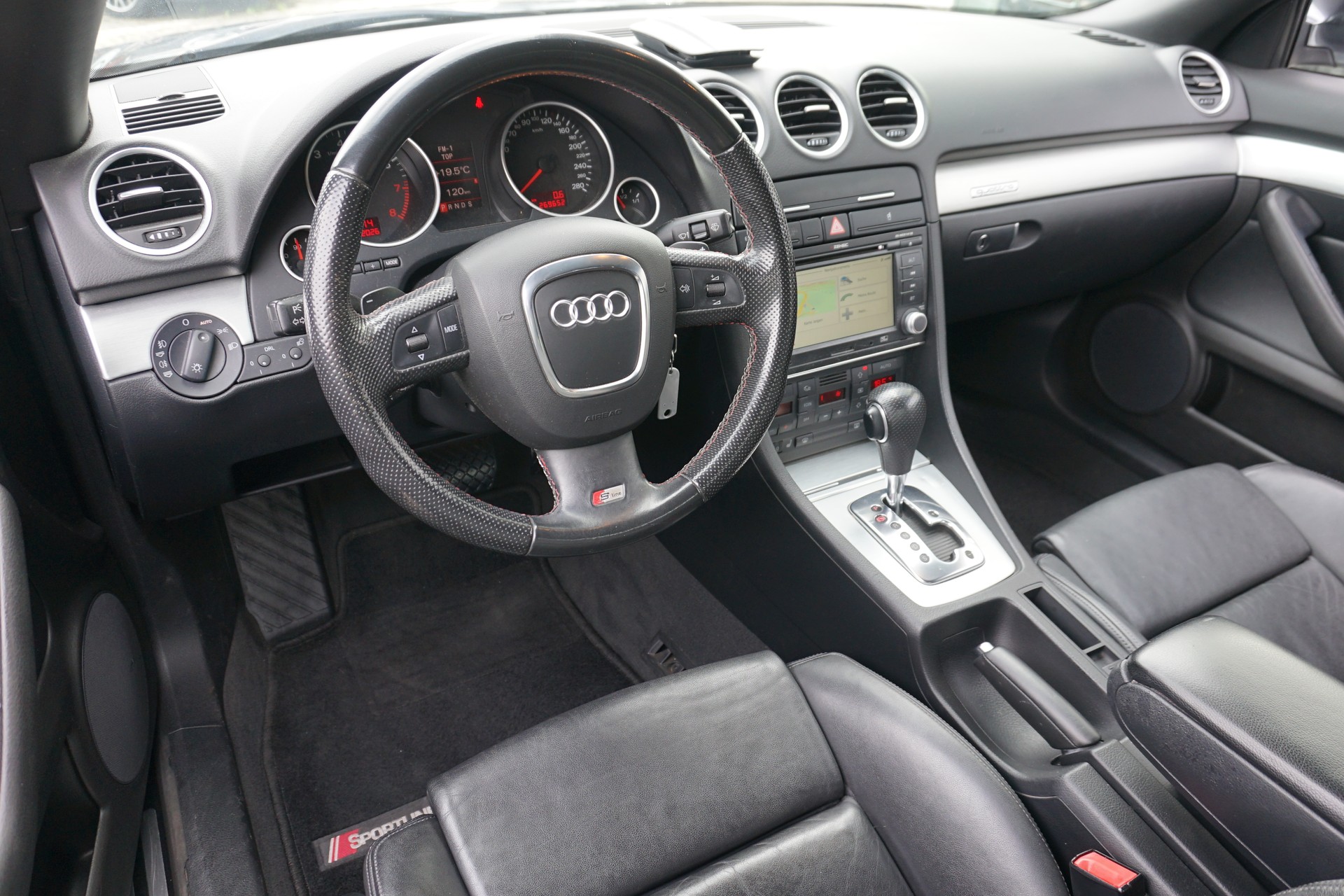 AUDI A4 Cabriolet 3.2 FSI quattro Automat 255PS-image-21