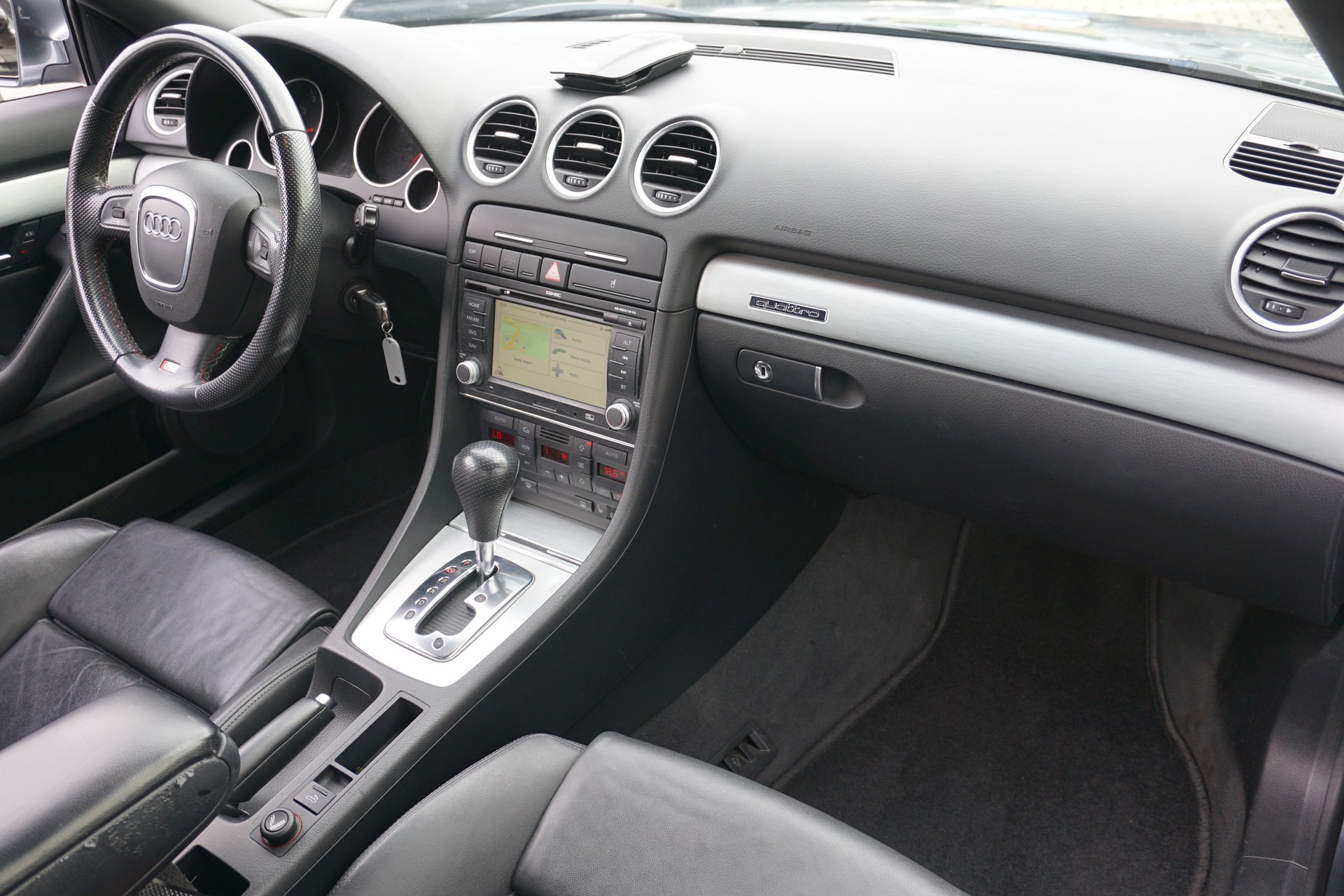 AUDI A4 Cabriolet 3.2 FSI quattro Automat 255PS-image-22