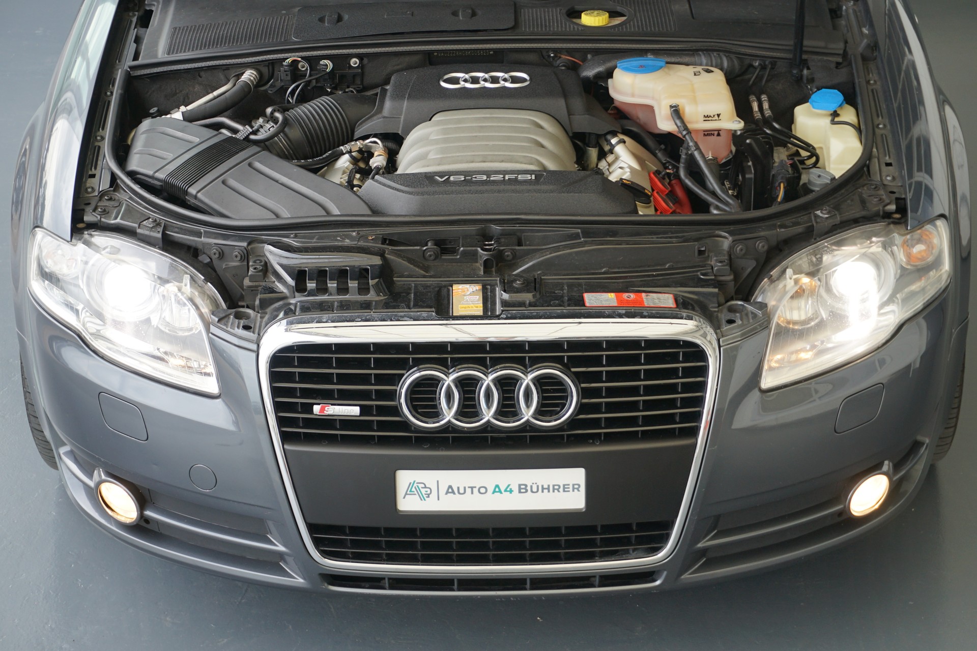 AUDI A4 Cabriolet 3.2 FSI quattro Automat 255PS-image-16