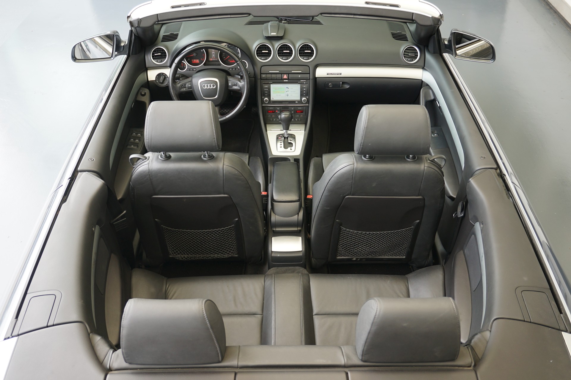 AUDI A4 Cabriolet 3.2 FSI quattro Automat 255PS-image-18