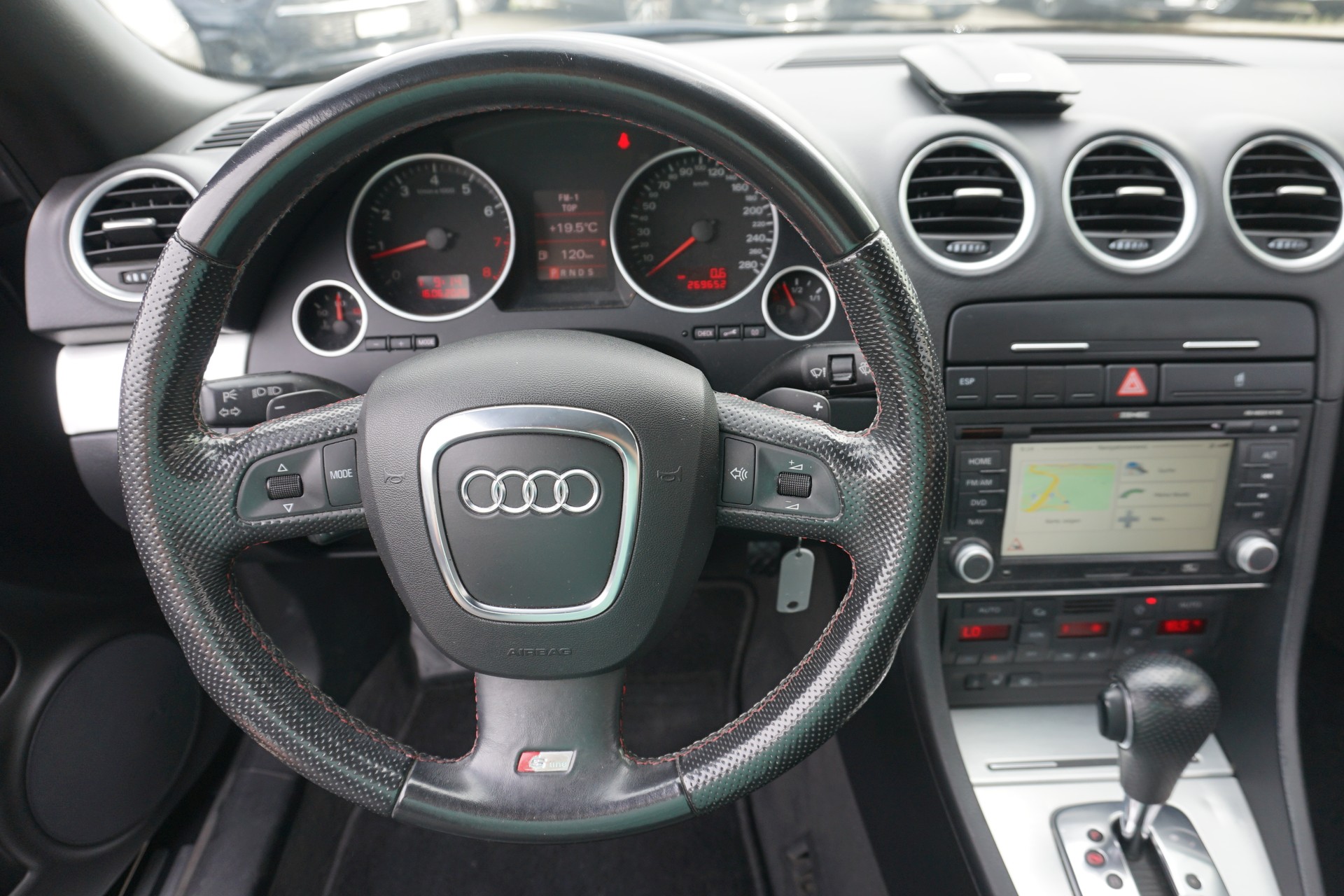 AUDI A4 Cabriolet 3.2 FSI quattro Automat 255PS-image-19