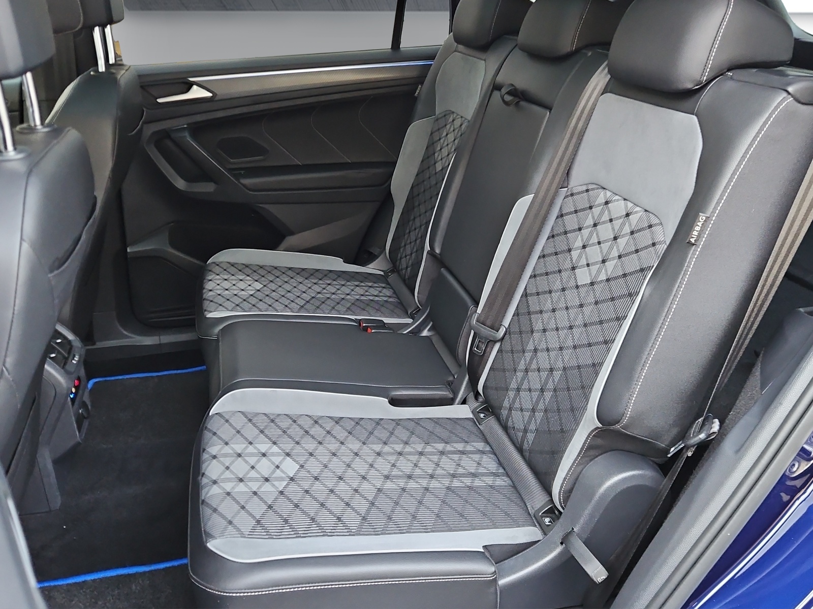VW VW Tiguan Allspace 2.0 TSI 4Motion-image-13