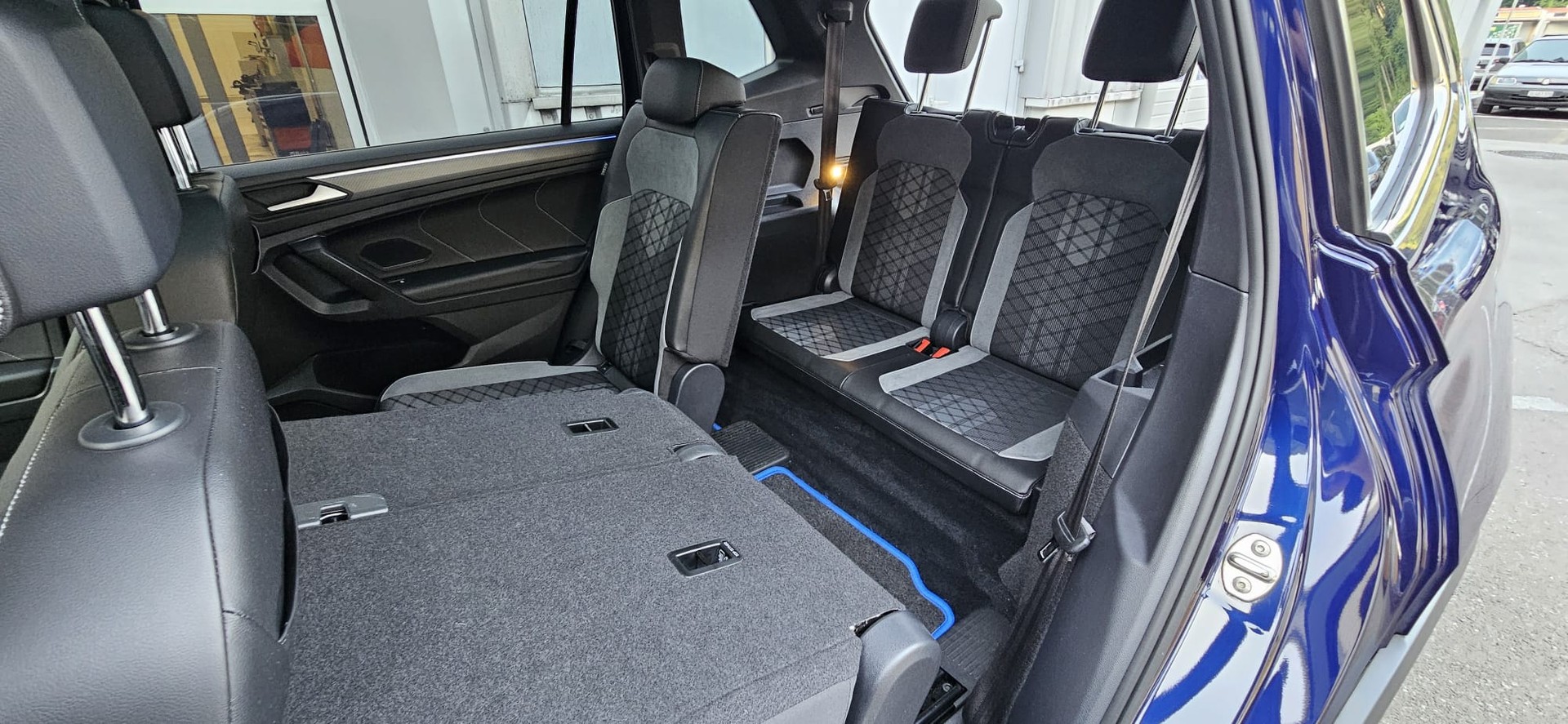 VW VW Tiguan Allspace 2.0 TSI 4Motion-image-15