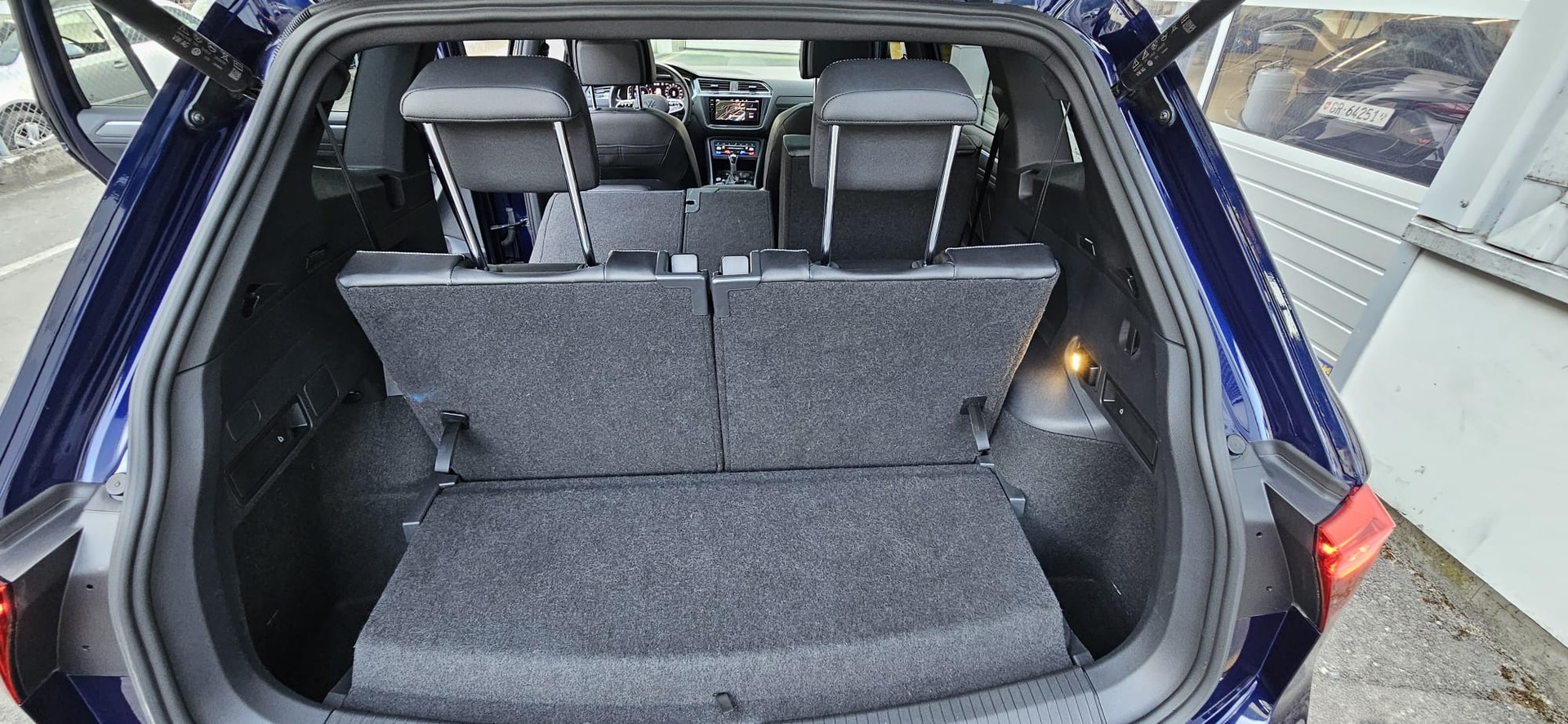 VW VW Tiguan Allspace 2.0 TSI 4Motion-image-17