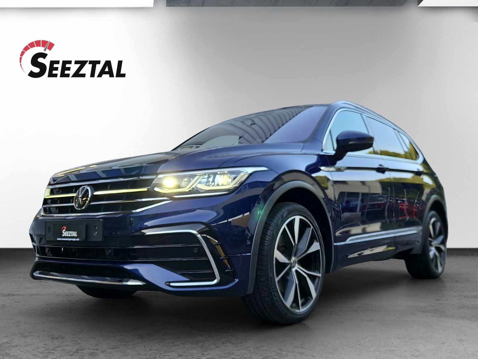 VW VW Tiguan Allspace 2.0 TSI 4Motion-image-1