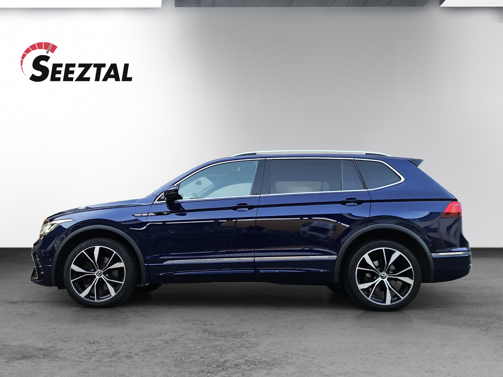 VW VW Tiguan Allspace 2.0 TSI 4Motion-image-0