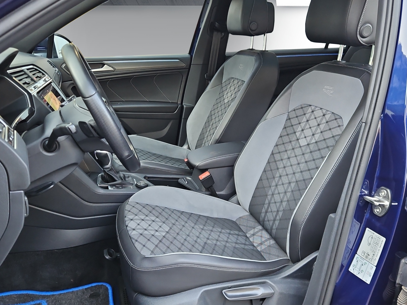 VW VW Tiguan Allspace 2.0 TSI 4Motion-image-10