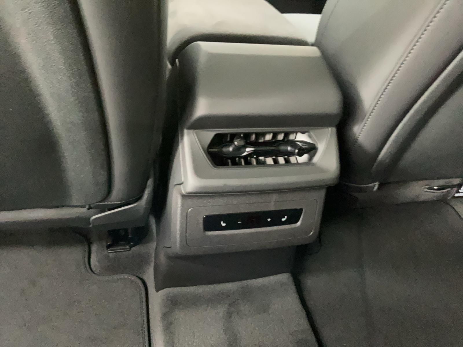 AUDI A6 Avant e-tron quattro-image-10