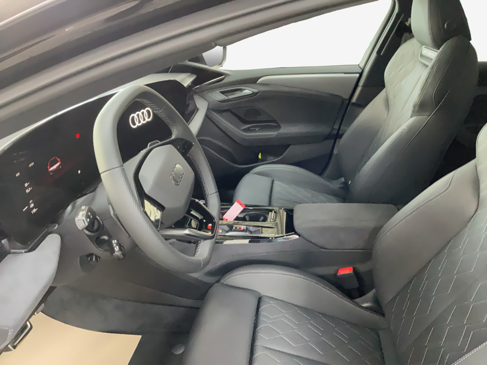 AUDI A6 Avant e-tron quattro-image-7
