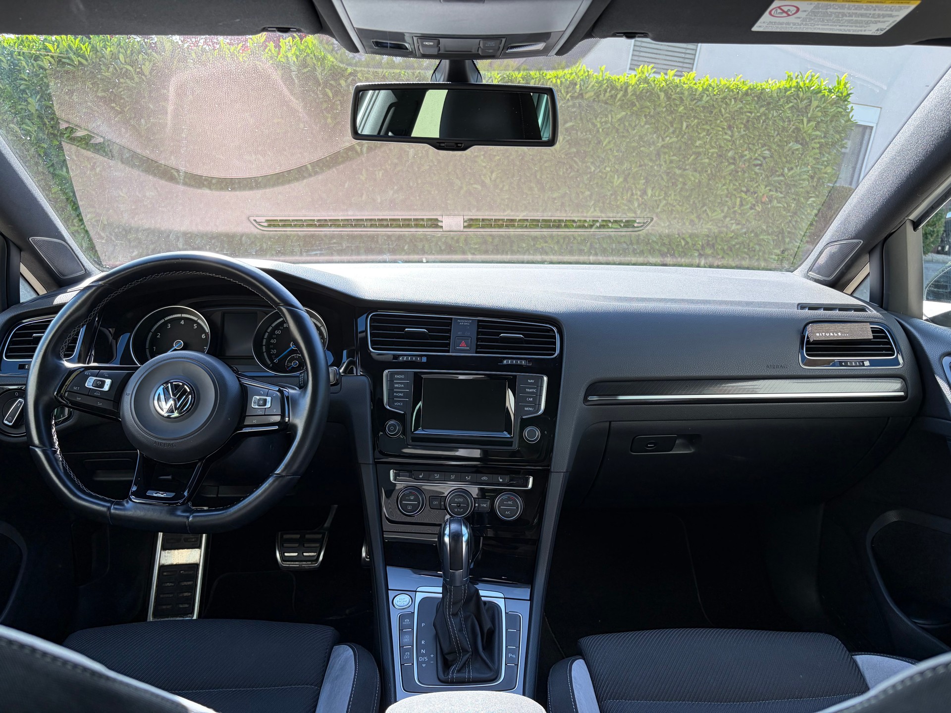 VW 2.0 TSI R DSG 4motion-image-5