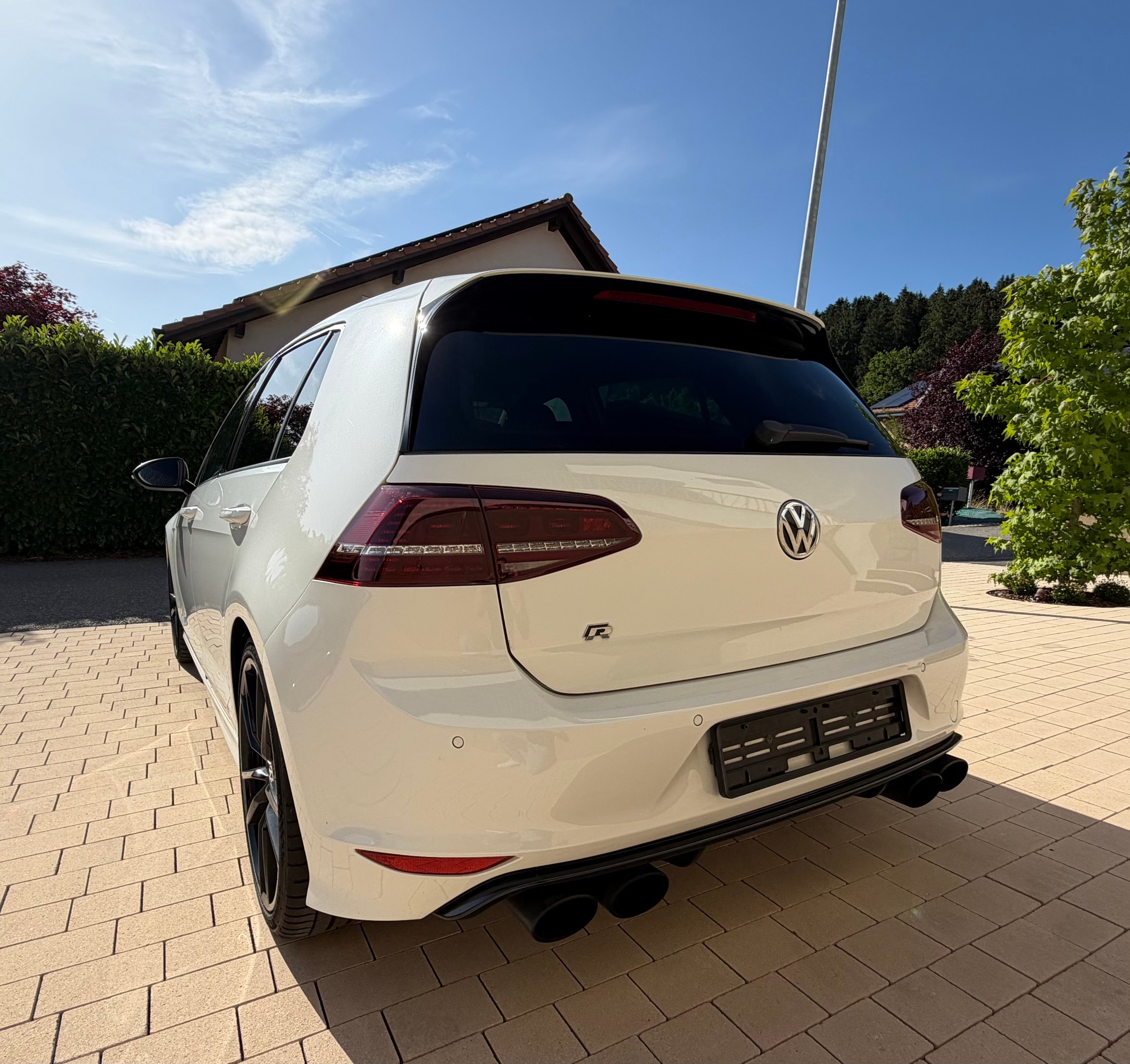 VW 2.0 TSI R DSG 4motion-image-3