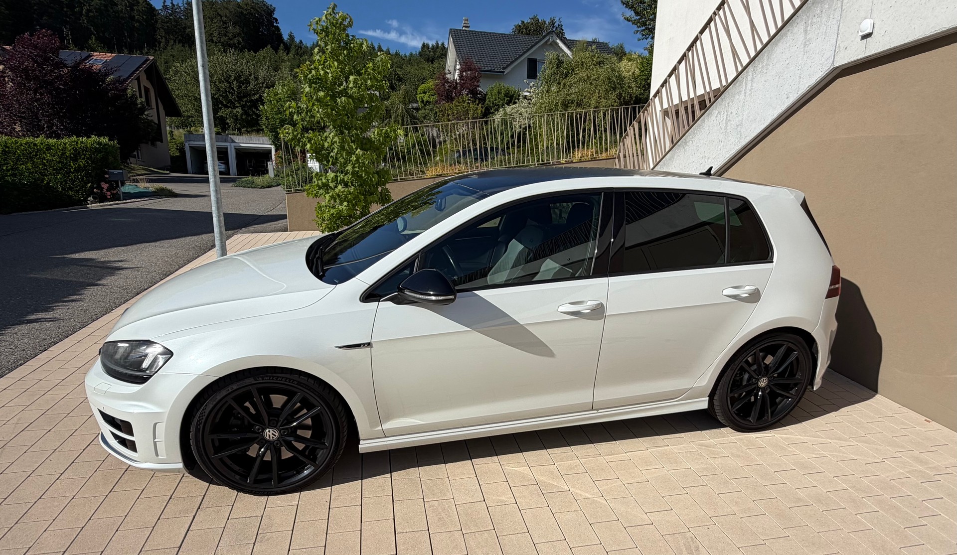 VW 2.0 TSI R DSG 4motion-image-1