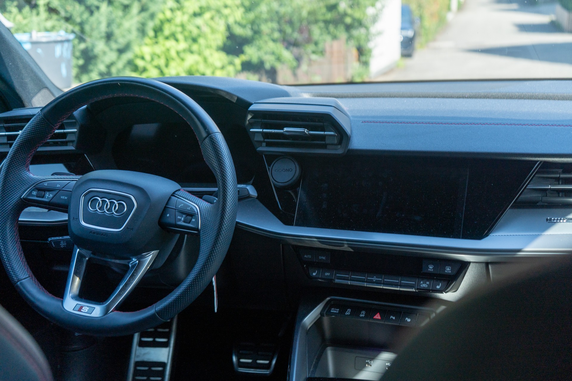 AUDI 1.5 35 TFSI S Line Attraction S-Tronic mit 20" Aluräder-image-1