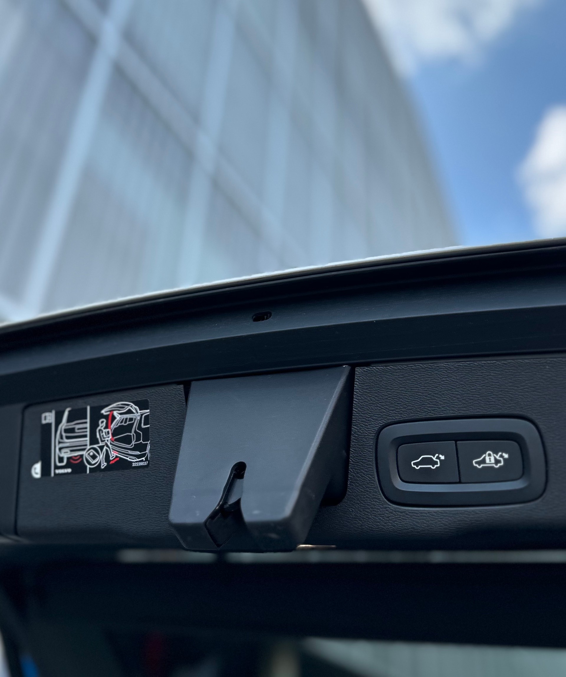 VOLVO XC60 T6 eAWD R-Design Geartronic-image-15