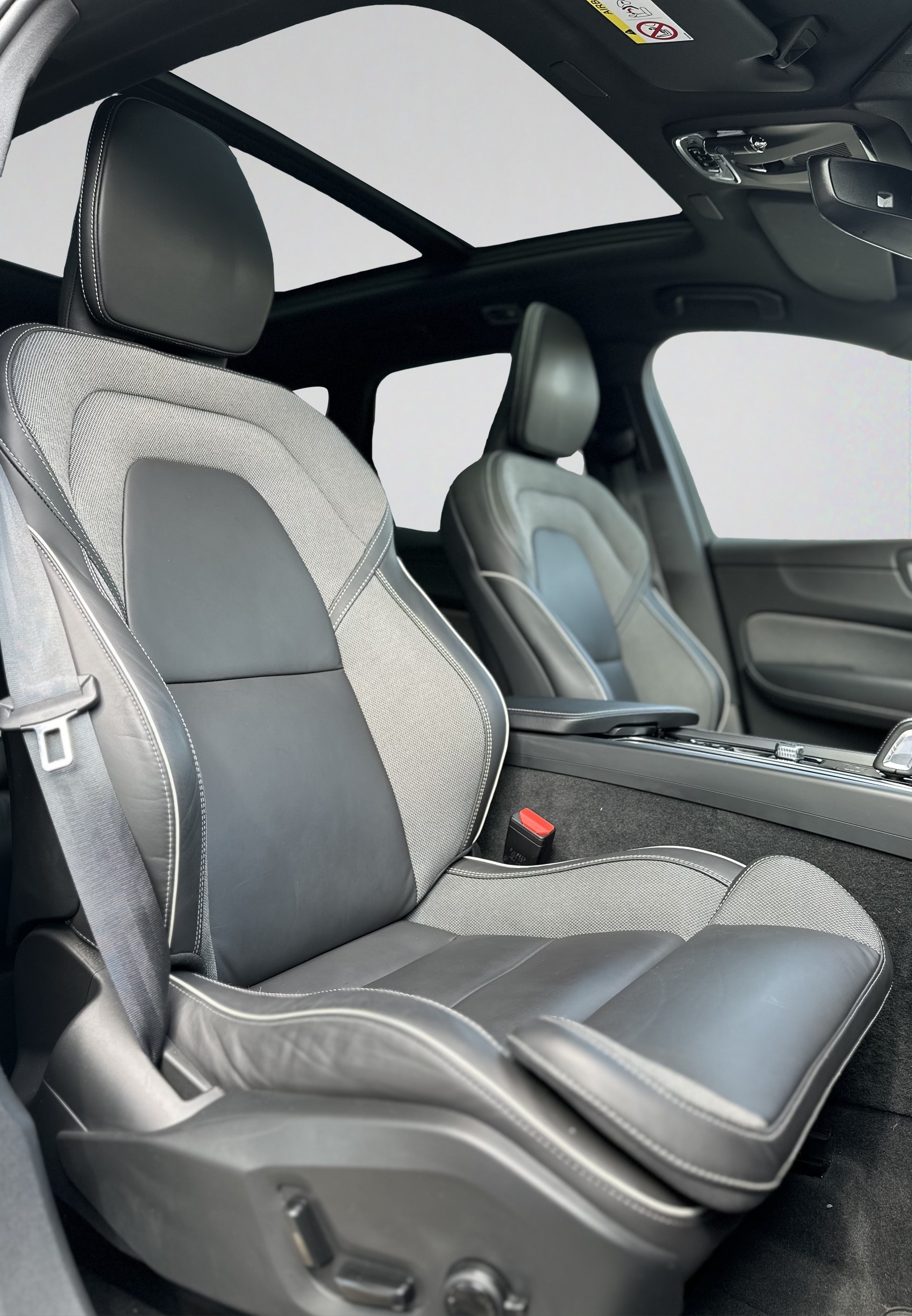VOLVO XC60 T6 eAWD R-Design Geartronic-image-7