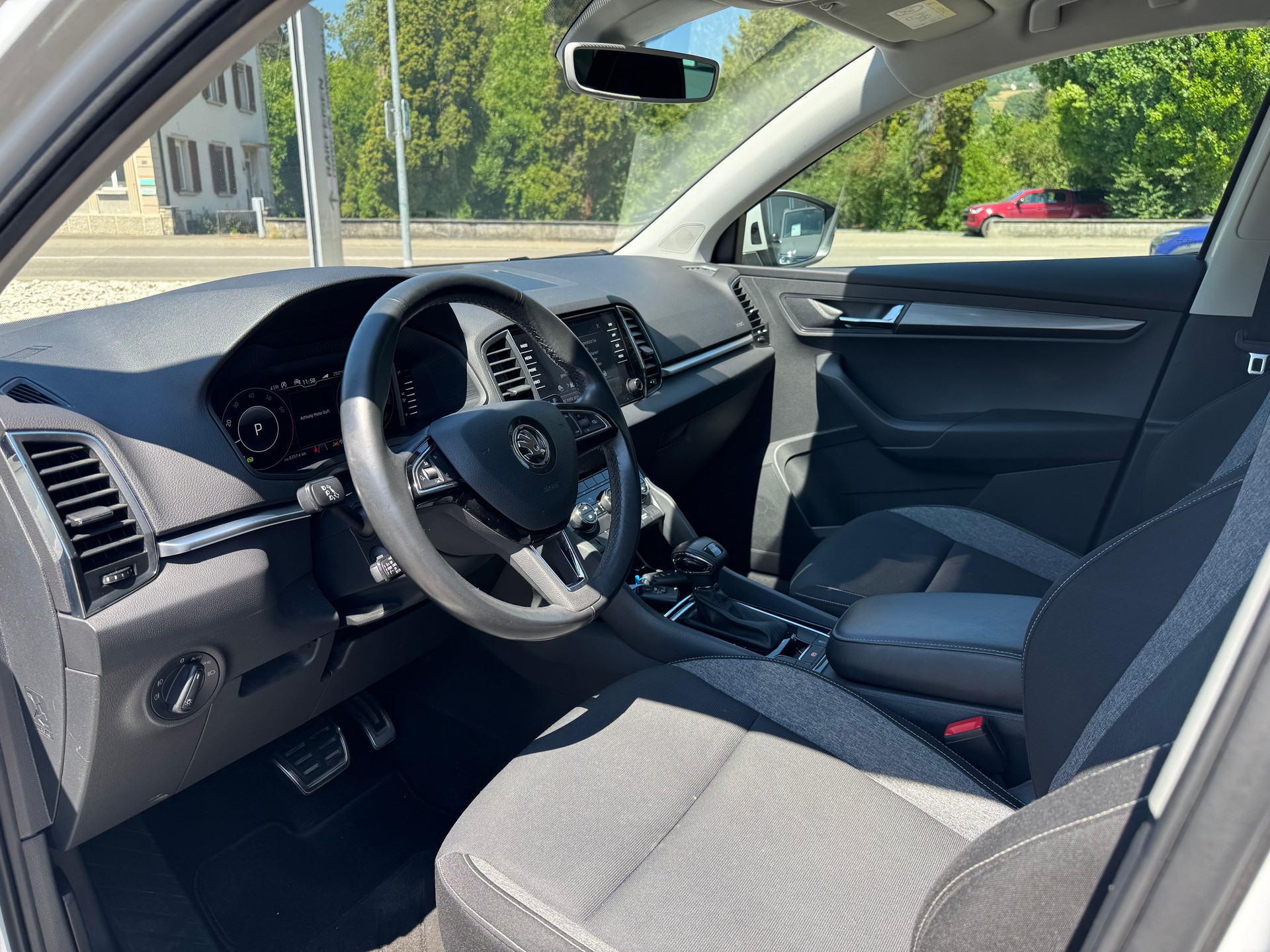 SKODA Karoq 1.5 TSI ACT Drive DSG-image-9
