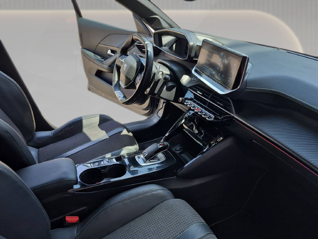 PEUGEOT 208 1.2 PureTech GT EAT8-image-12